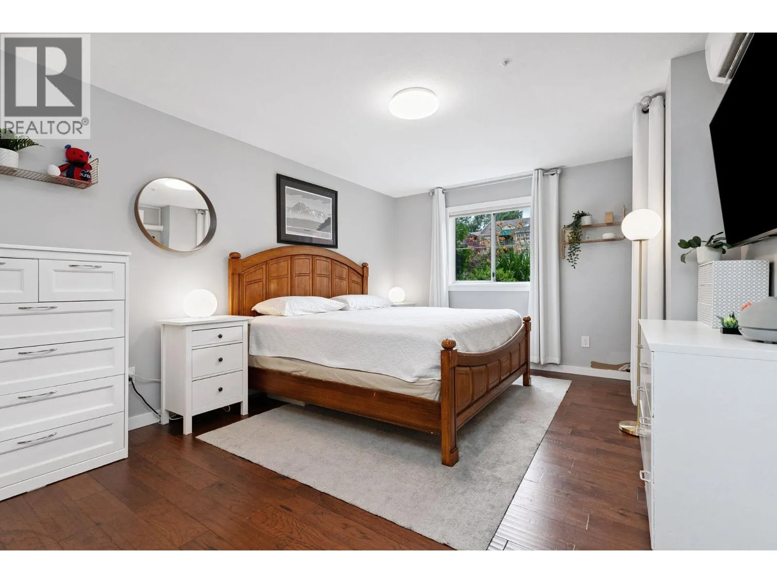 104 6 RENAISSANCE SQUARE