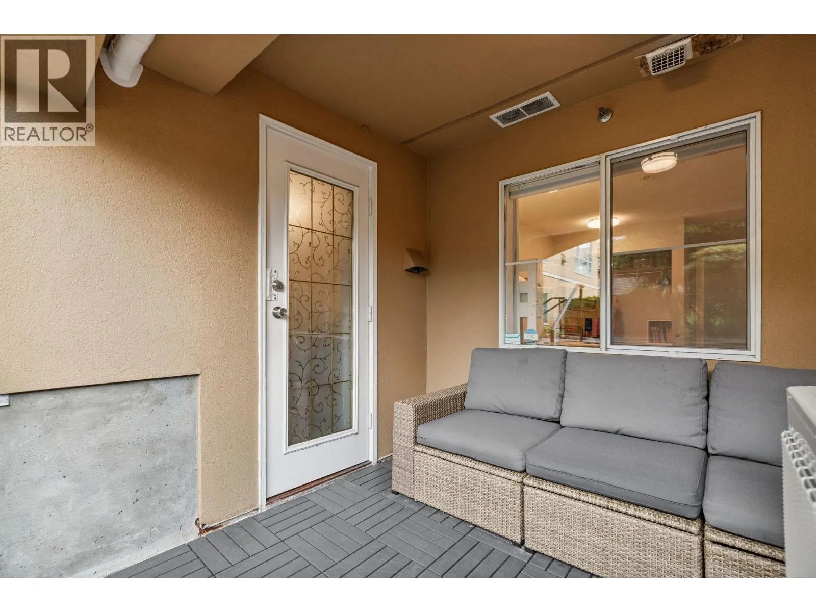 104 6 RENAISSANCE SQUARE