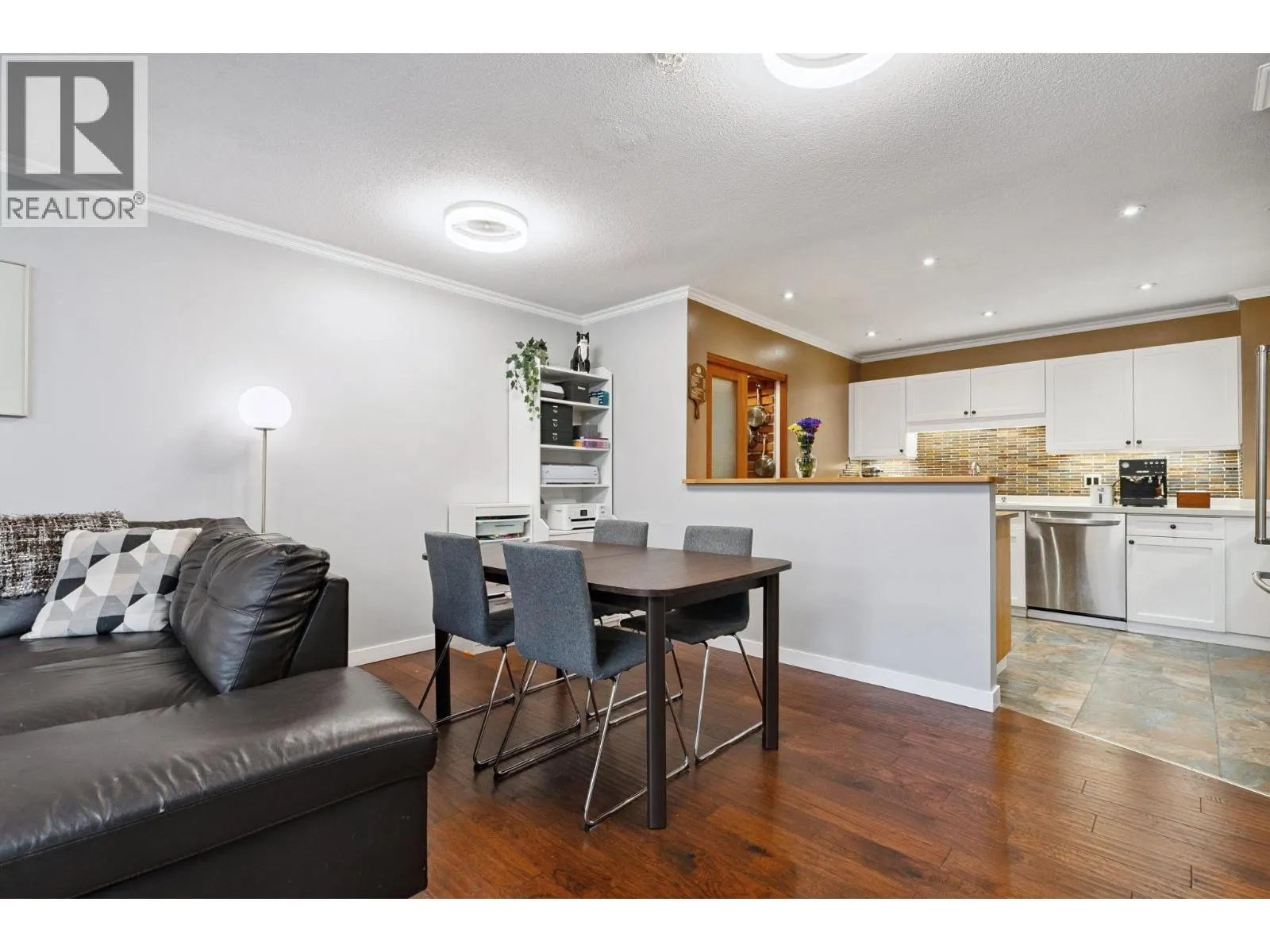 104 6 RENAISSANCE SQUARE