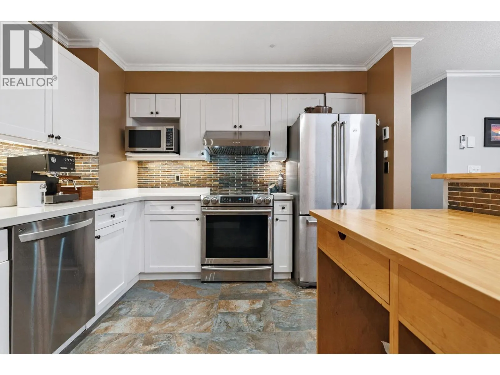 104 6 RENAISSANCE SQUARE