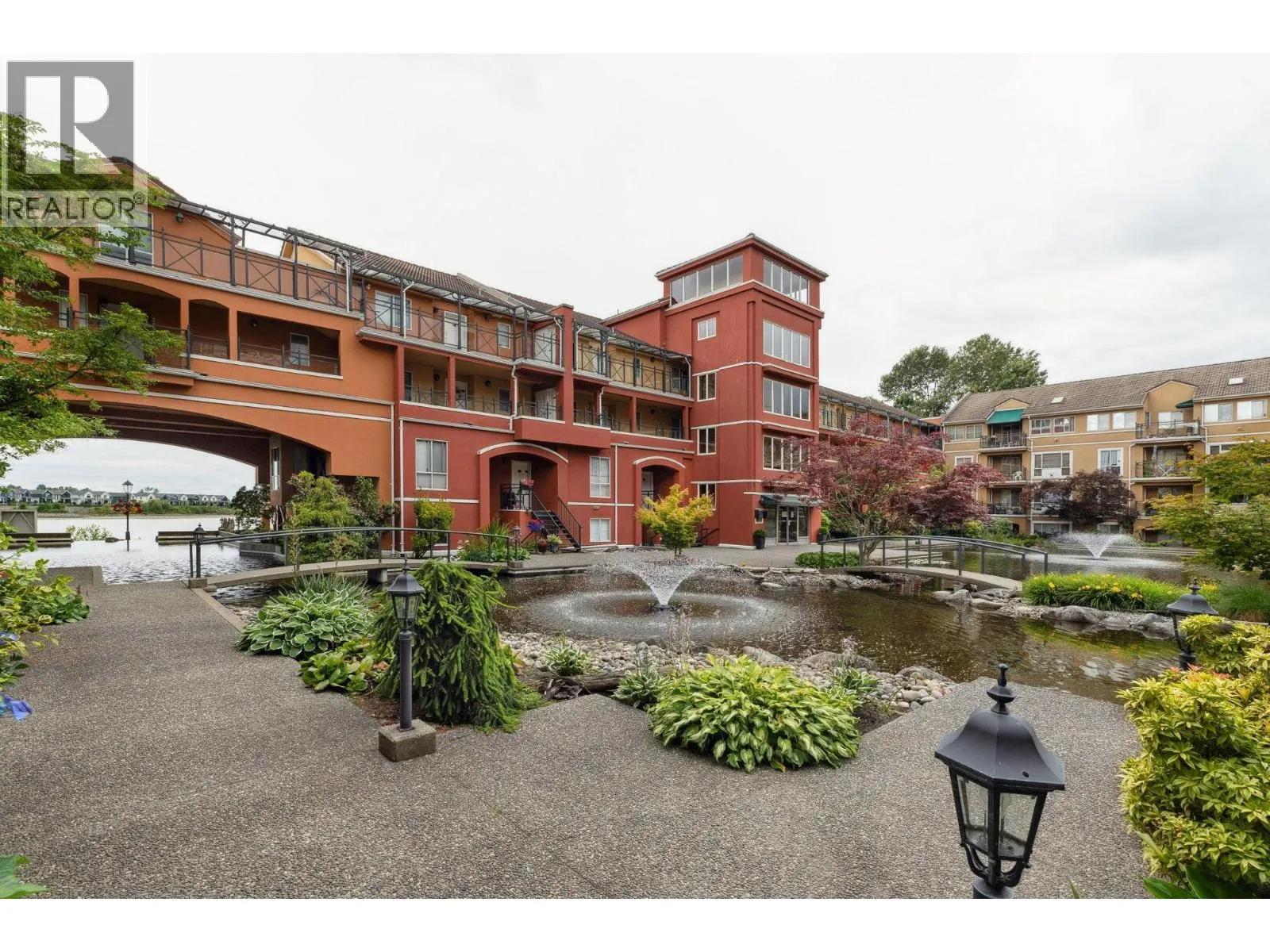 104 6 RENAISSANCE SQUARE