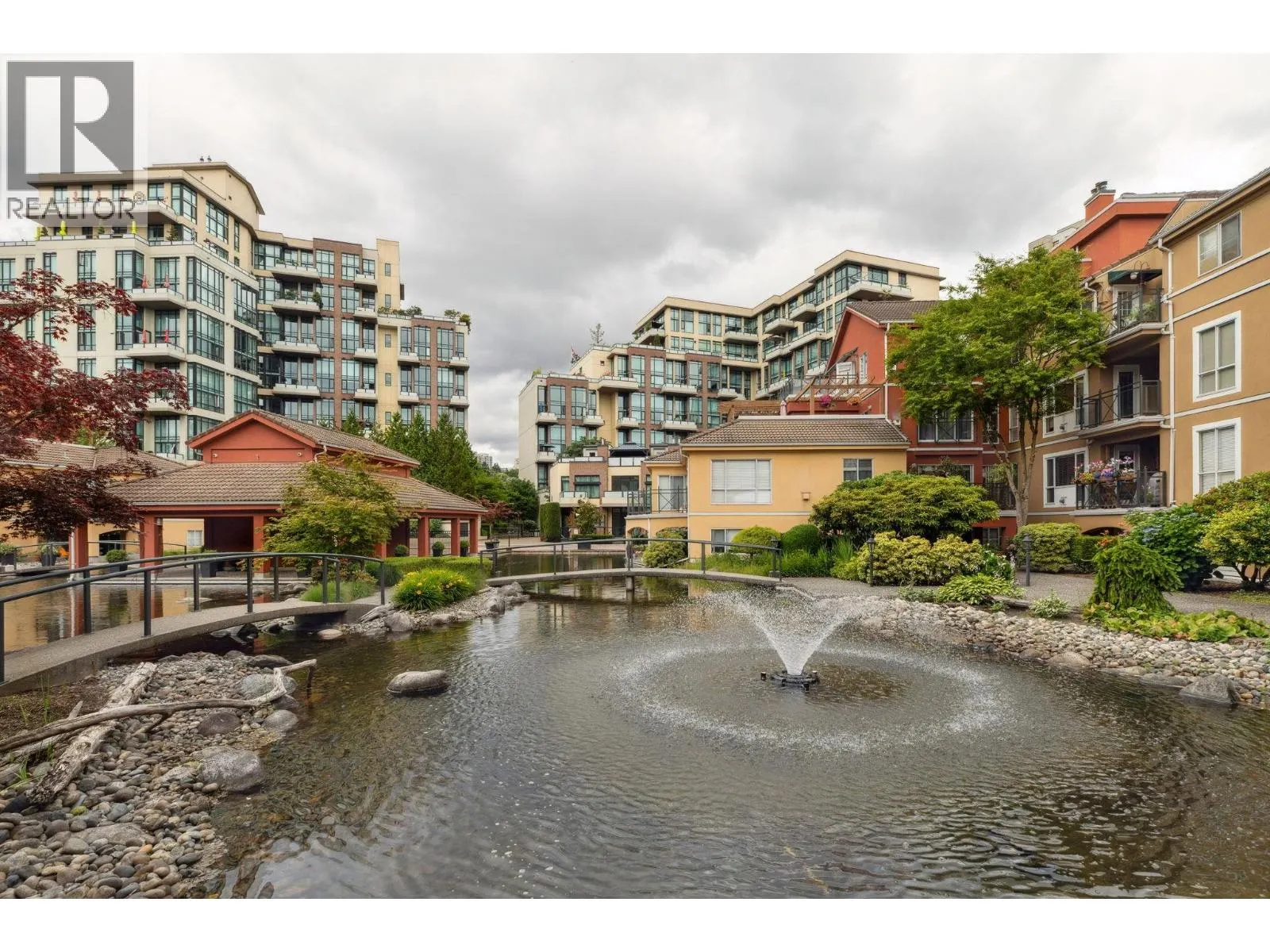 104 6 RENAISSANCE SQUARE