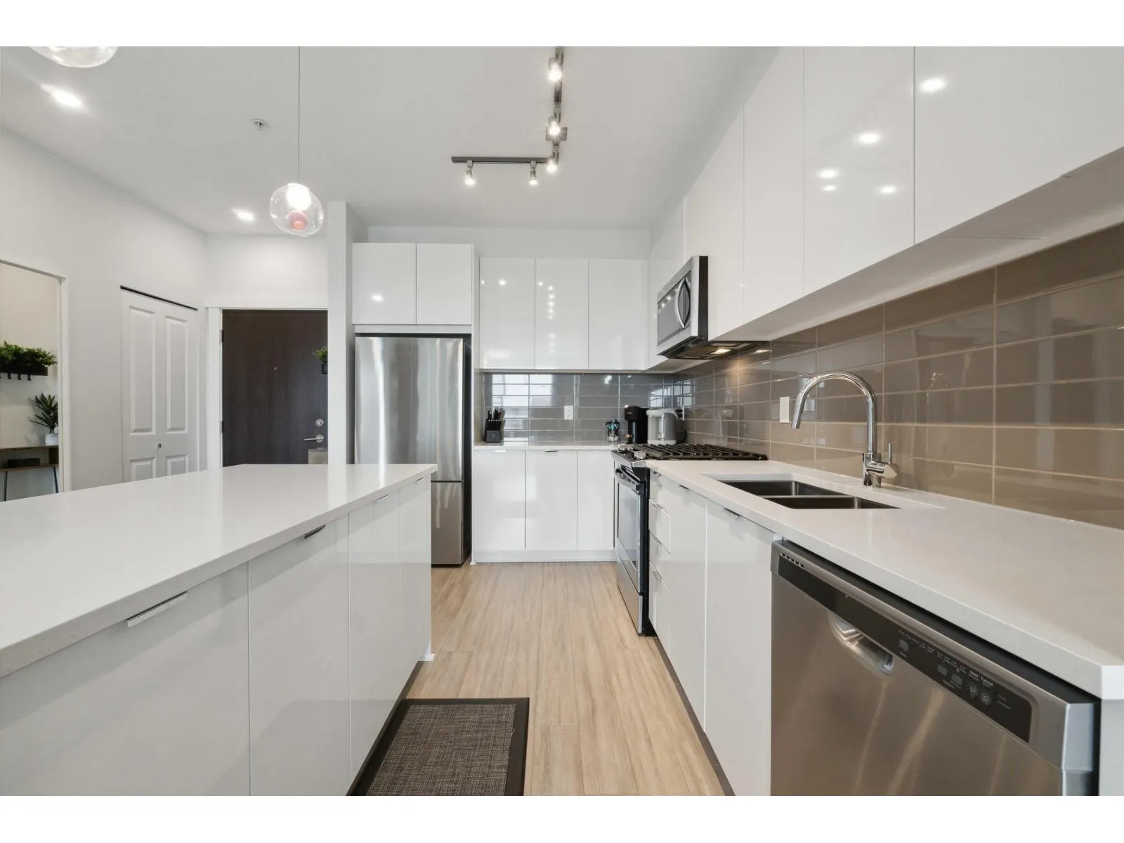 C520 8150 207 STREET