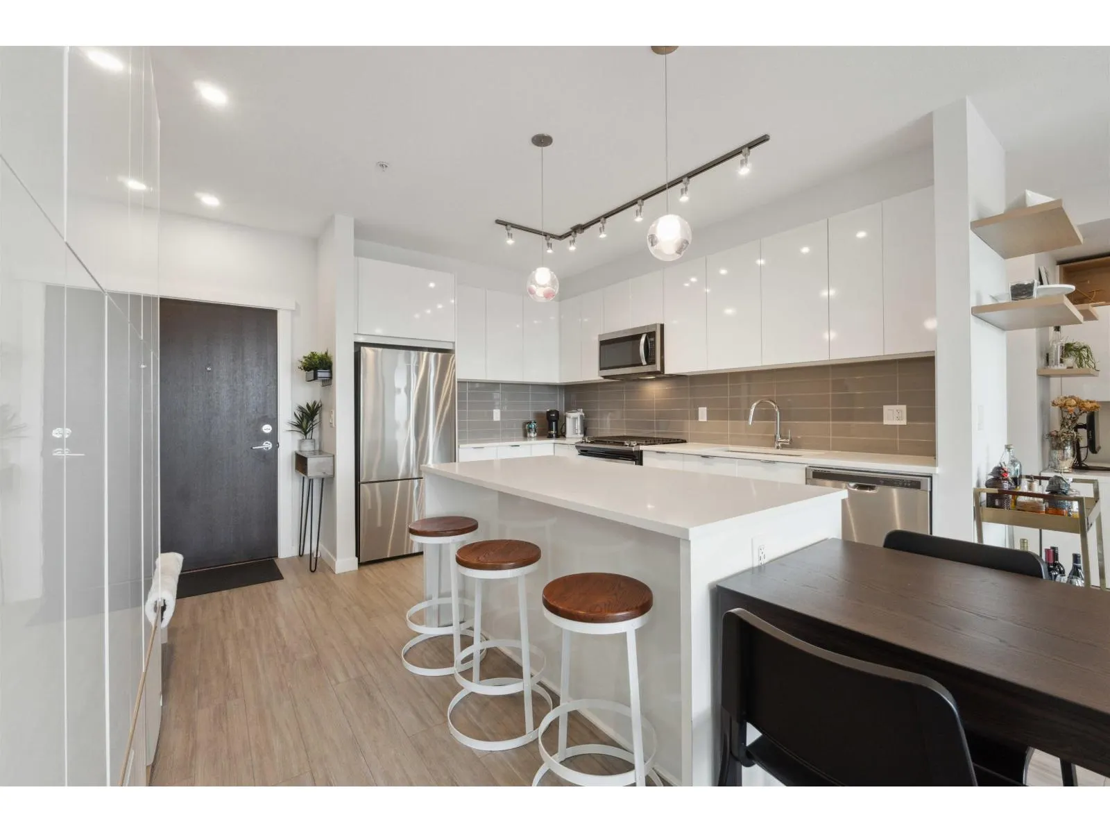 C520 8150 207 STREET