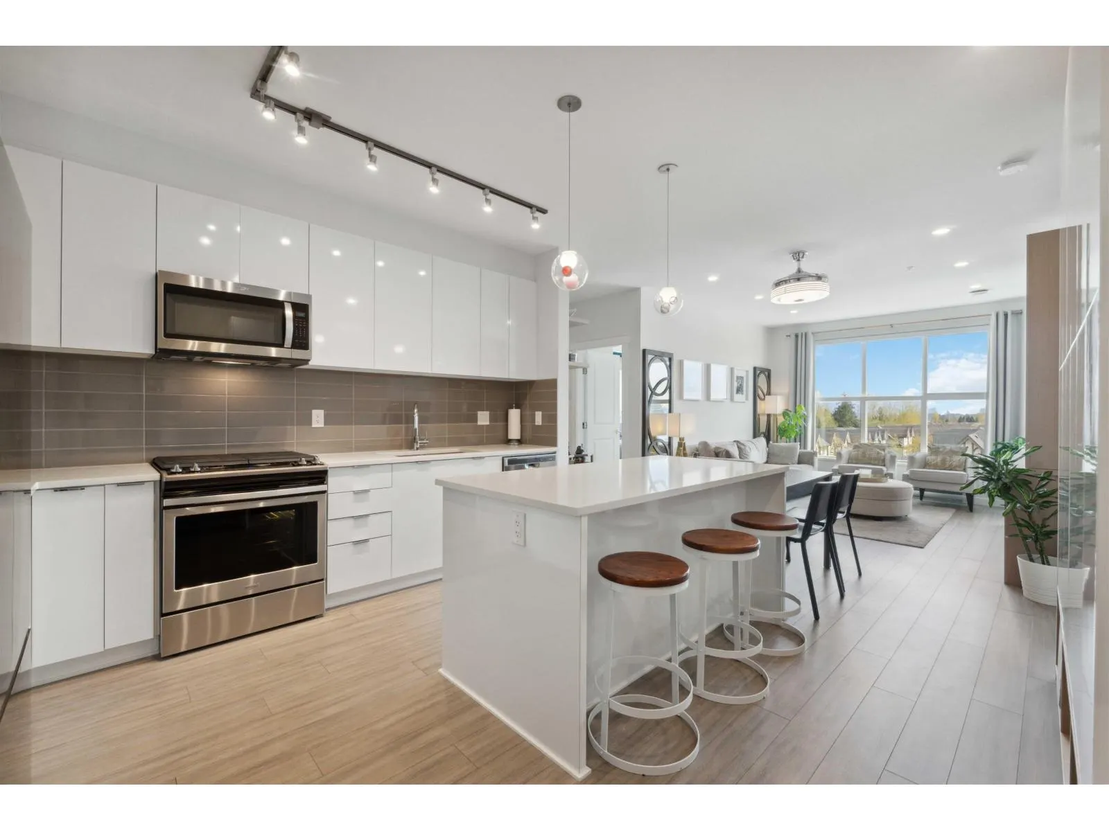 C520 8150 207 STREET