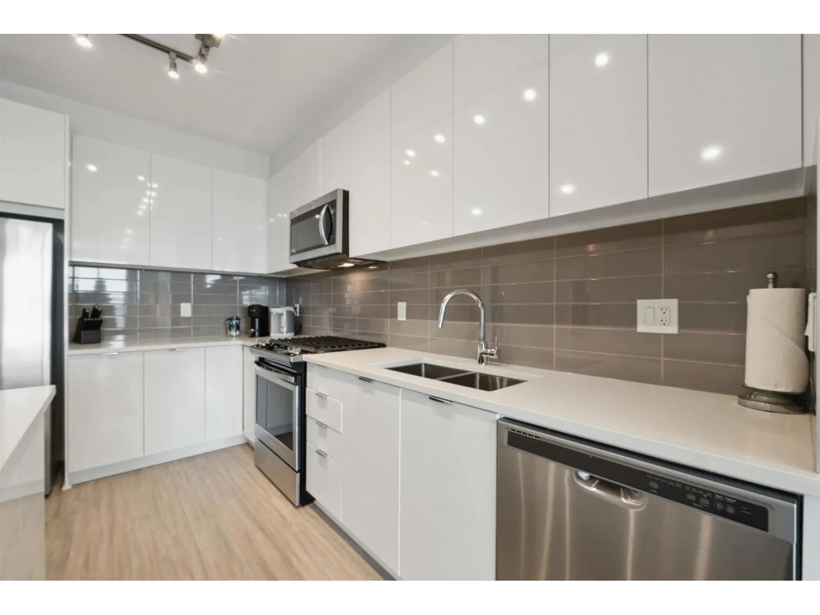 C520 8150 207 STREET