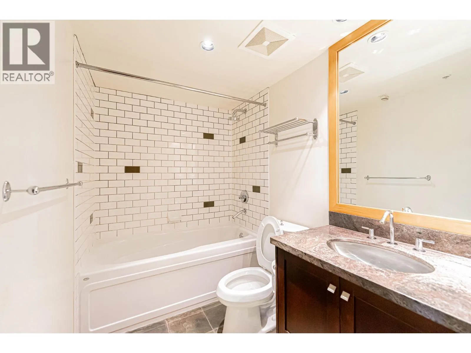 412 10 RENAISSANCE SQUARE