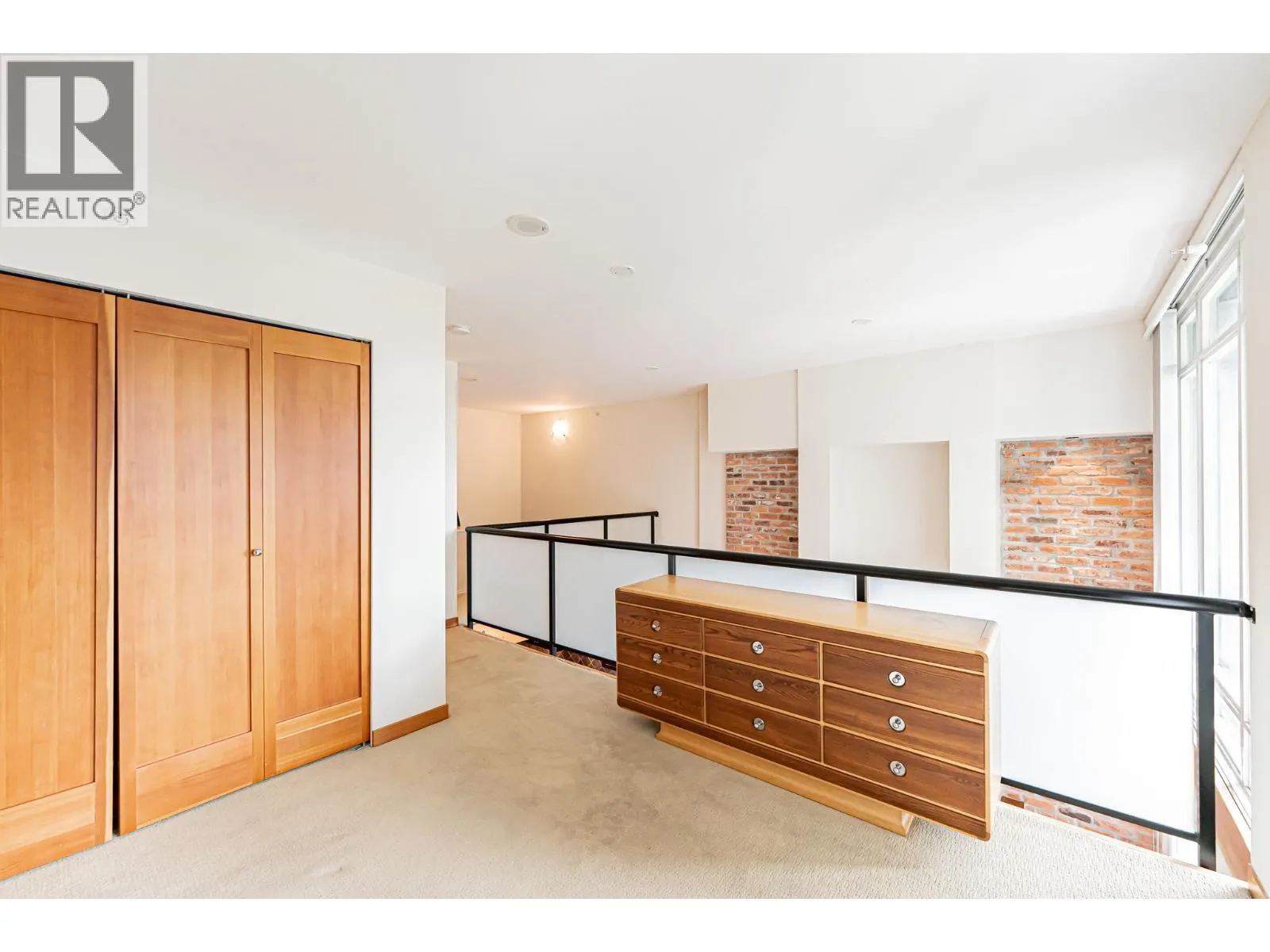 412 10 RENAISSANCE SQUARE