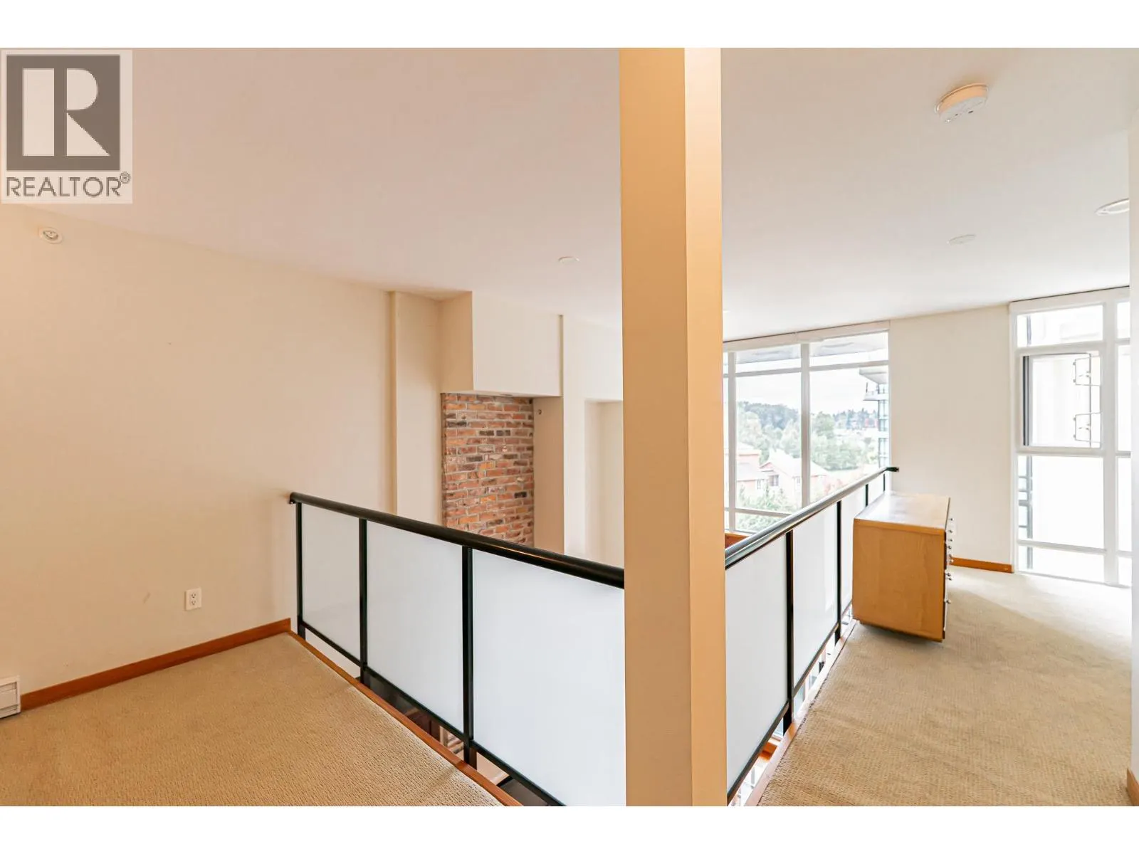 412 10 RENAISSANCE SQUARE