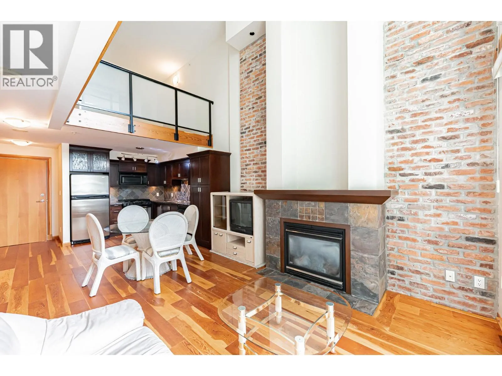 412 10 RENAISSANCE SQUARE