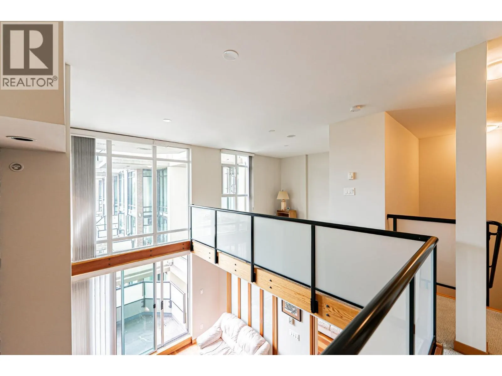 412 10 RENAISSANCE SQUARE