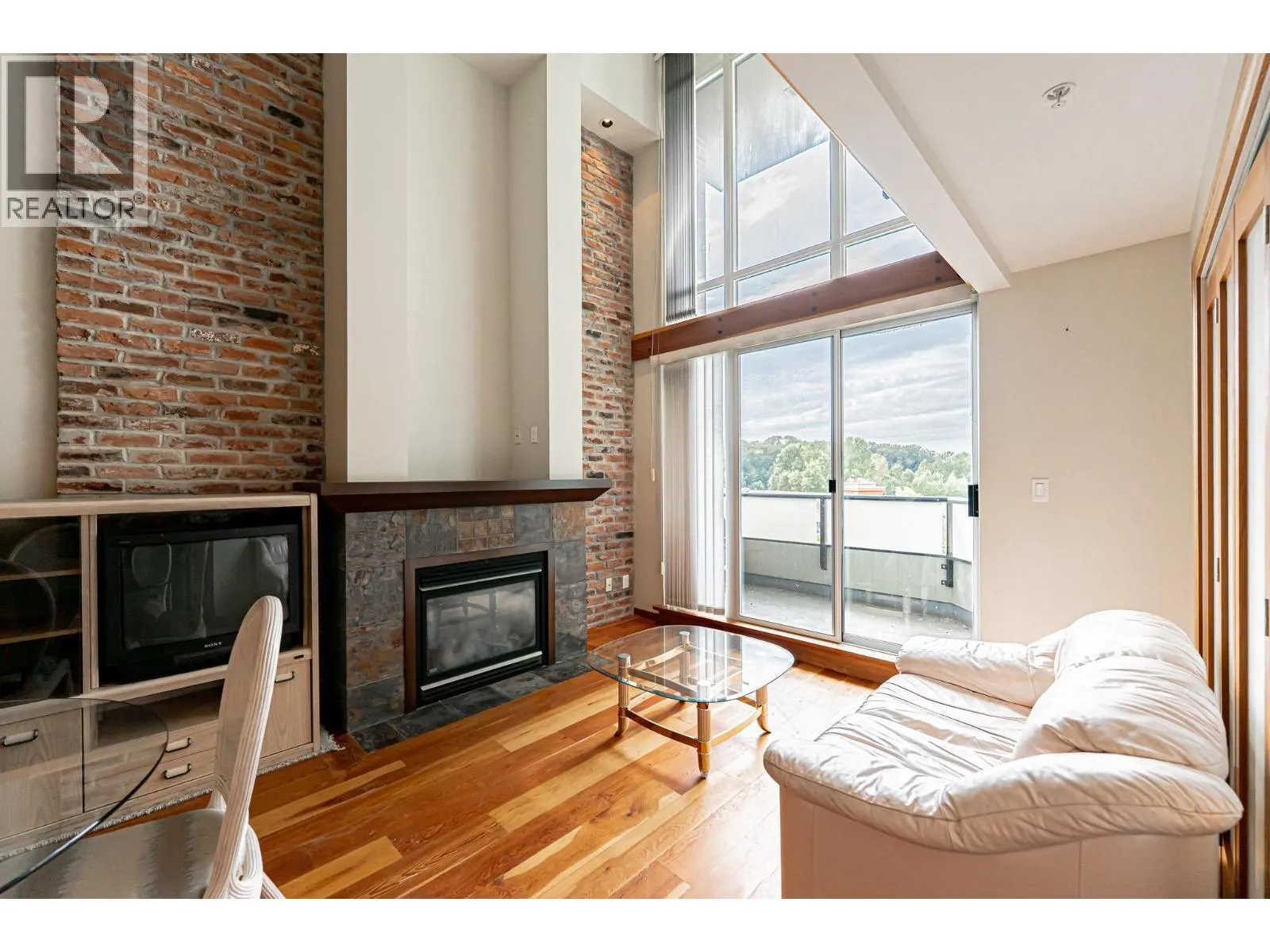 412 10 RENAISSANCE SQUARE