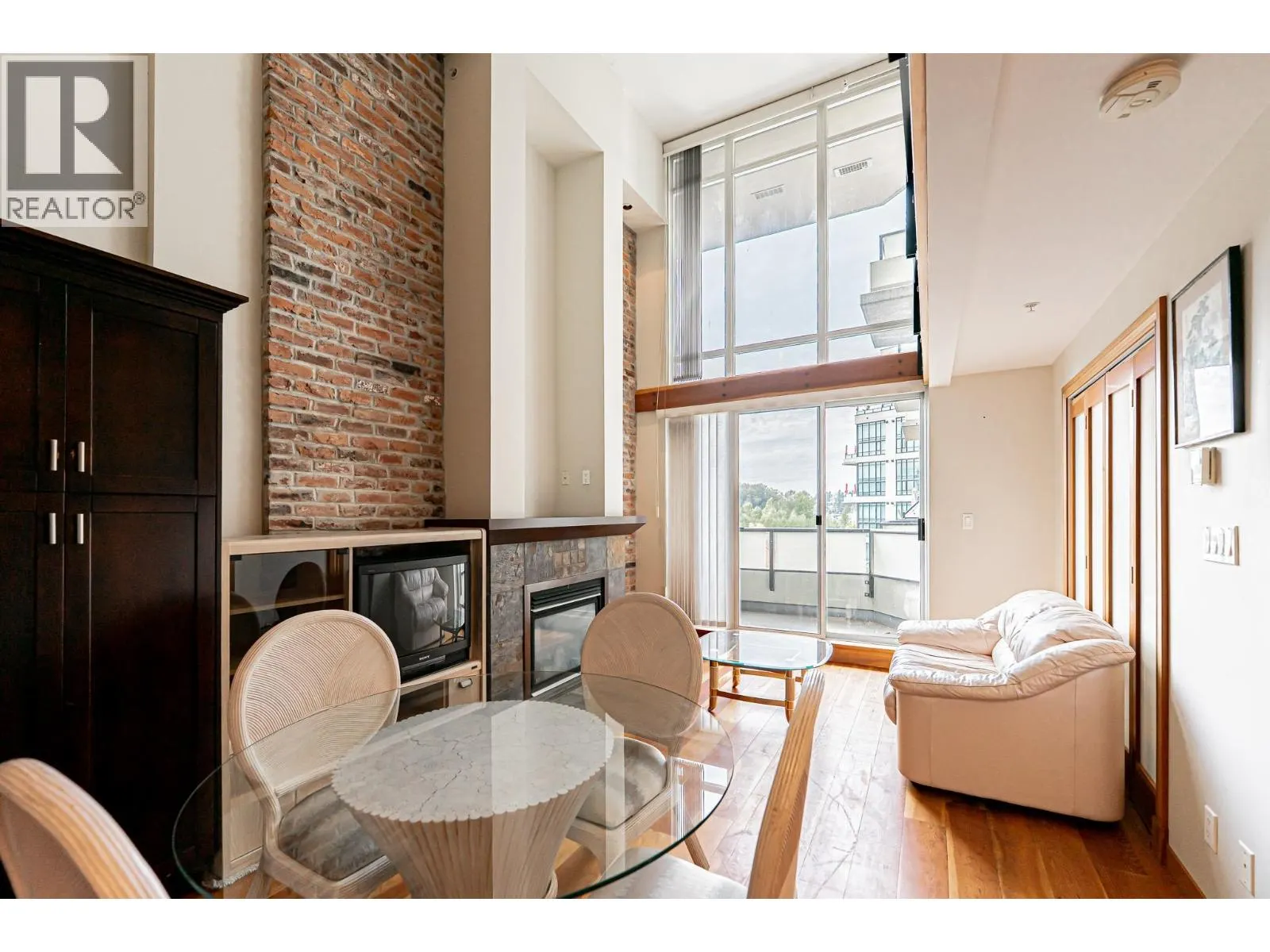 412 10 RENAISSANCE SQUARE