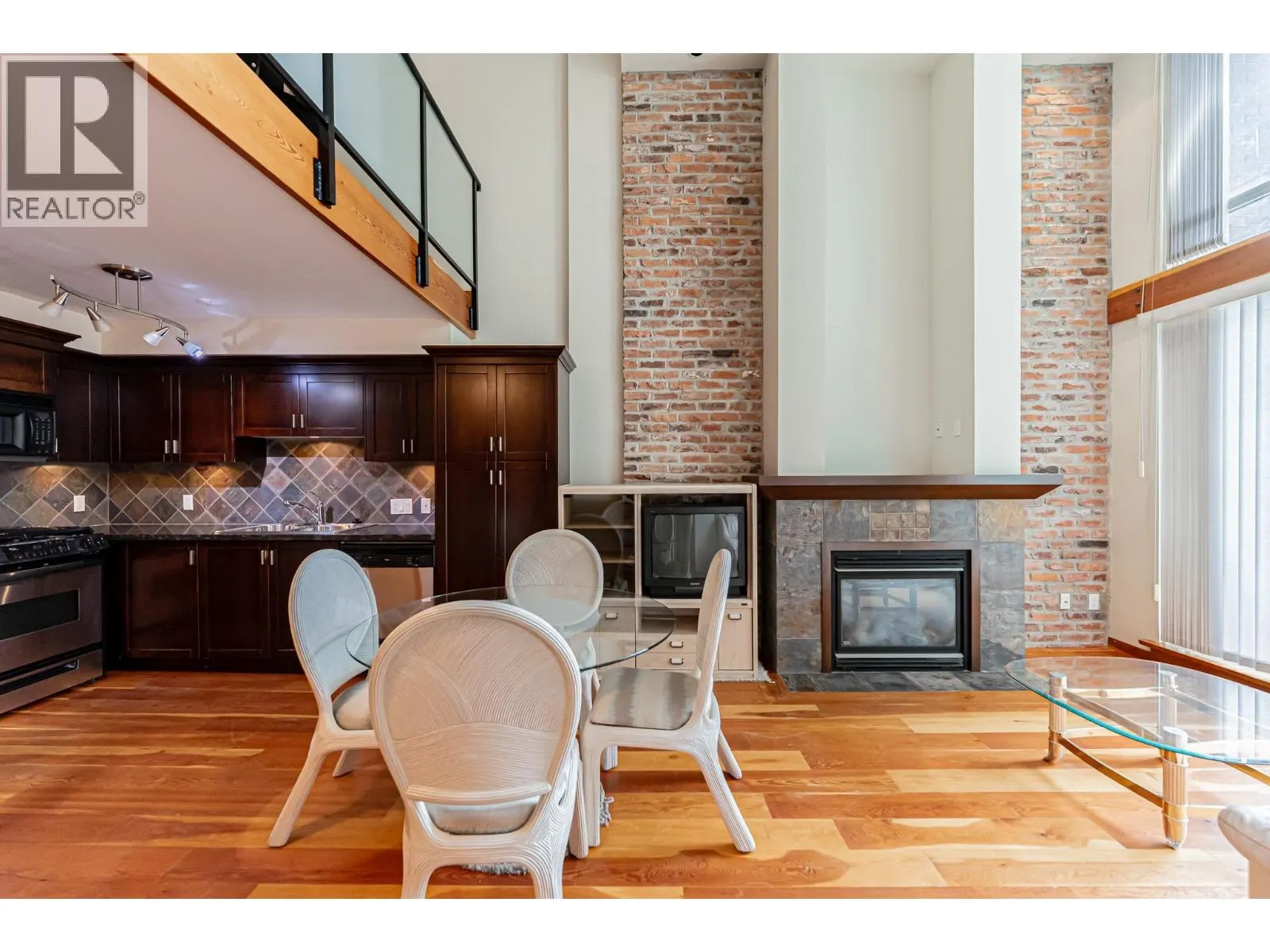 412 10 RENAISSANCE SQUARE