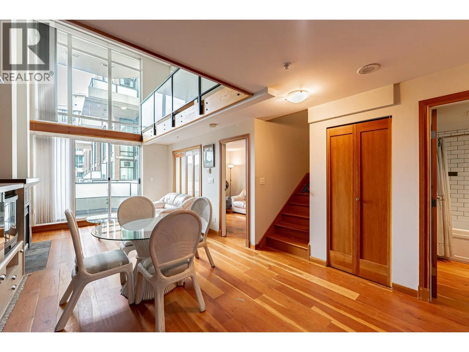 412 10 RENAISSANCE SQUARE