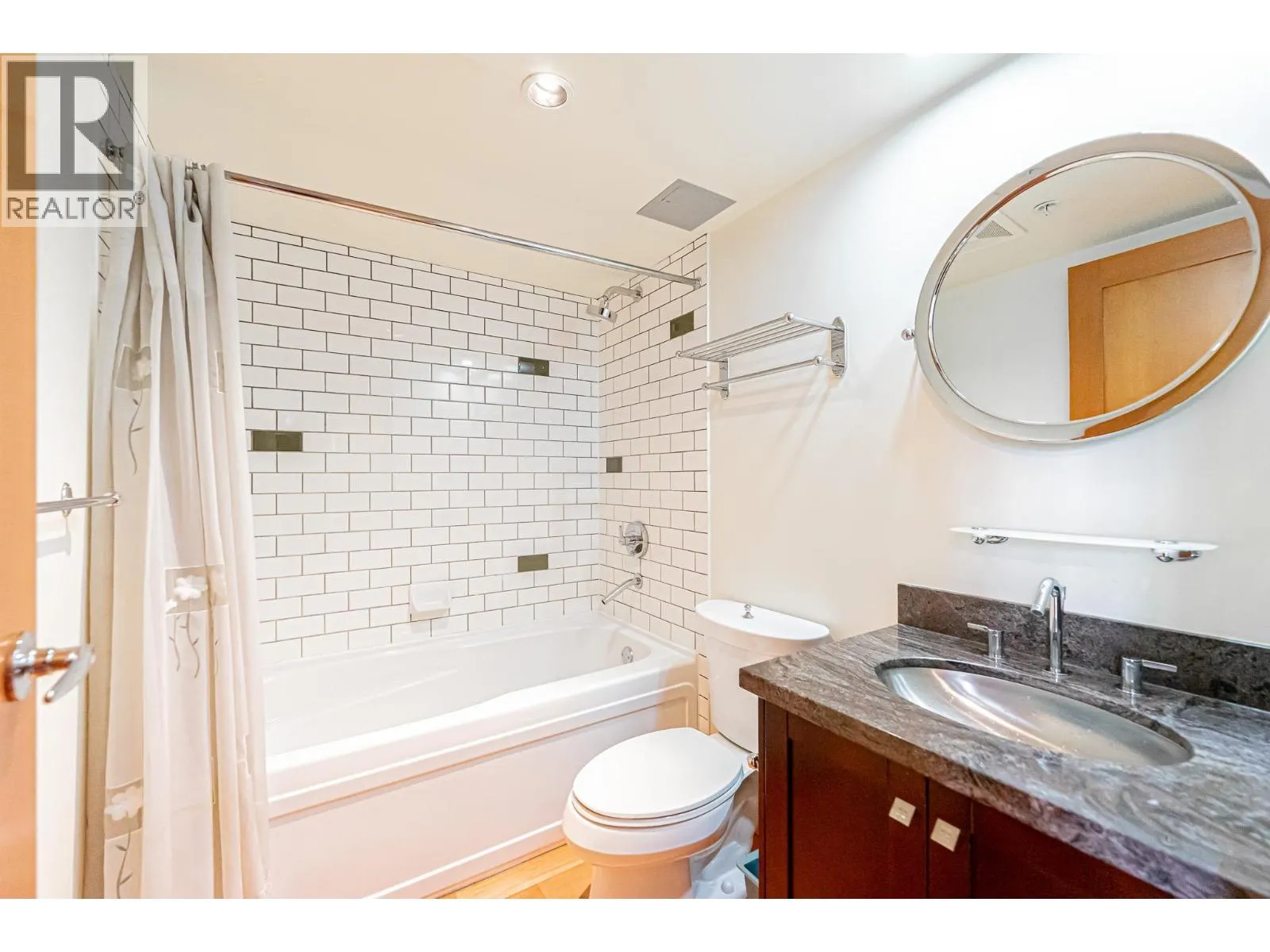 412 10 RENAISSANCE SQUARE