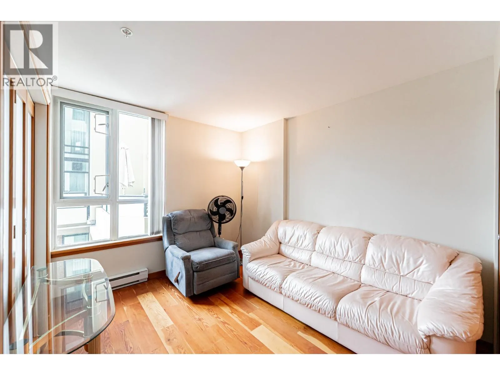 412 10 RENAISSANCE SQUARE