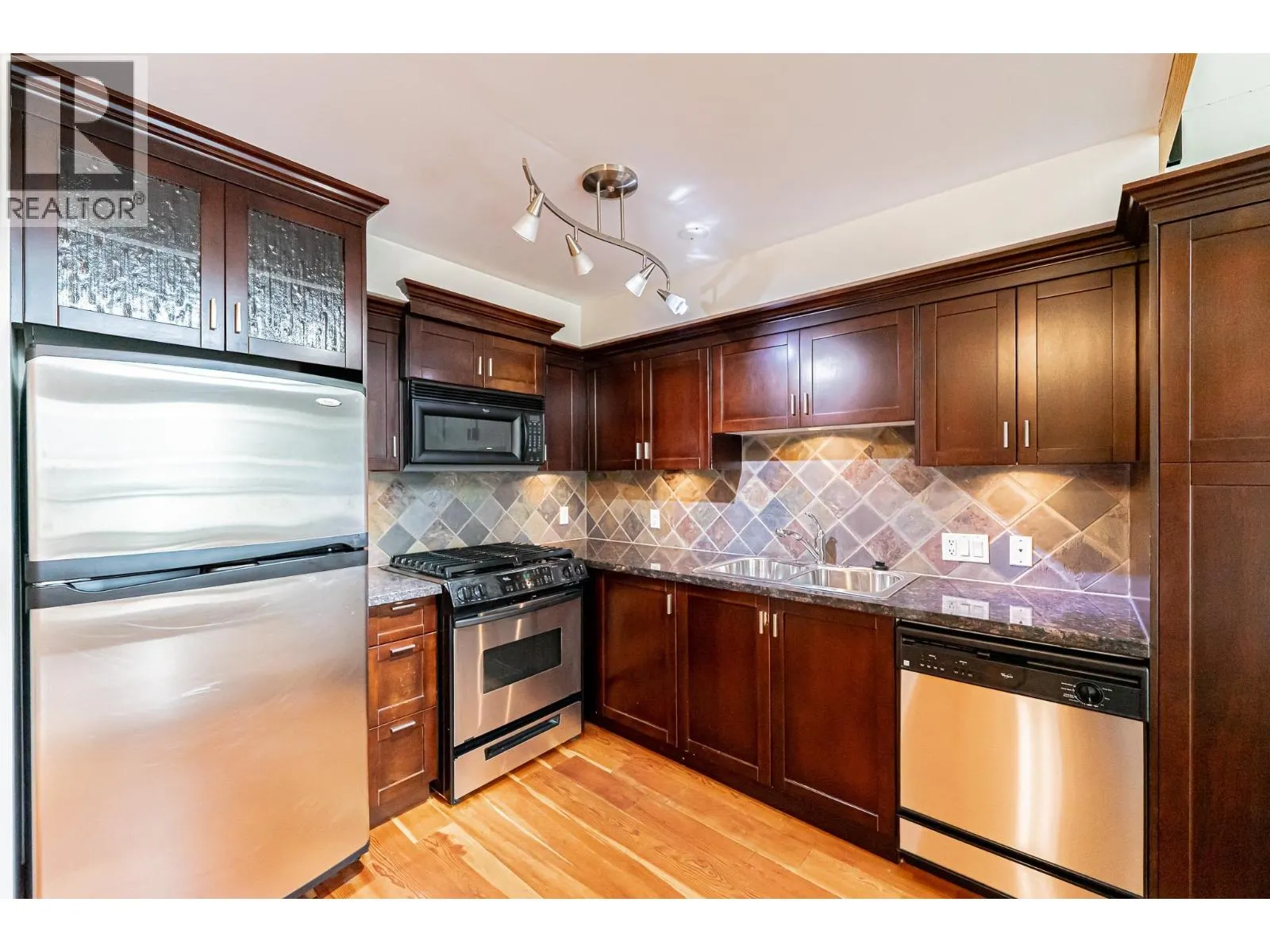 412 10 RENAISSANCE SQUARE