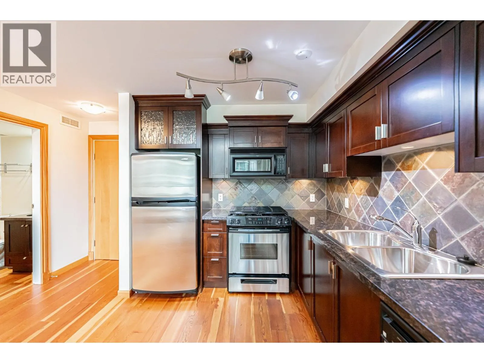 412 10 RENAISSANCE SQUARE