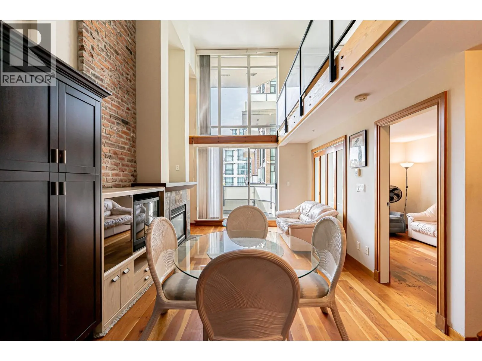 412 10 RENAISSANCE SQUARE