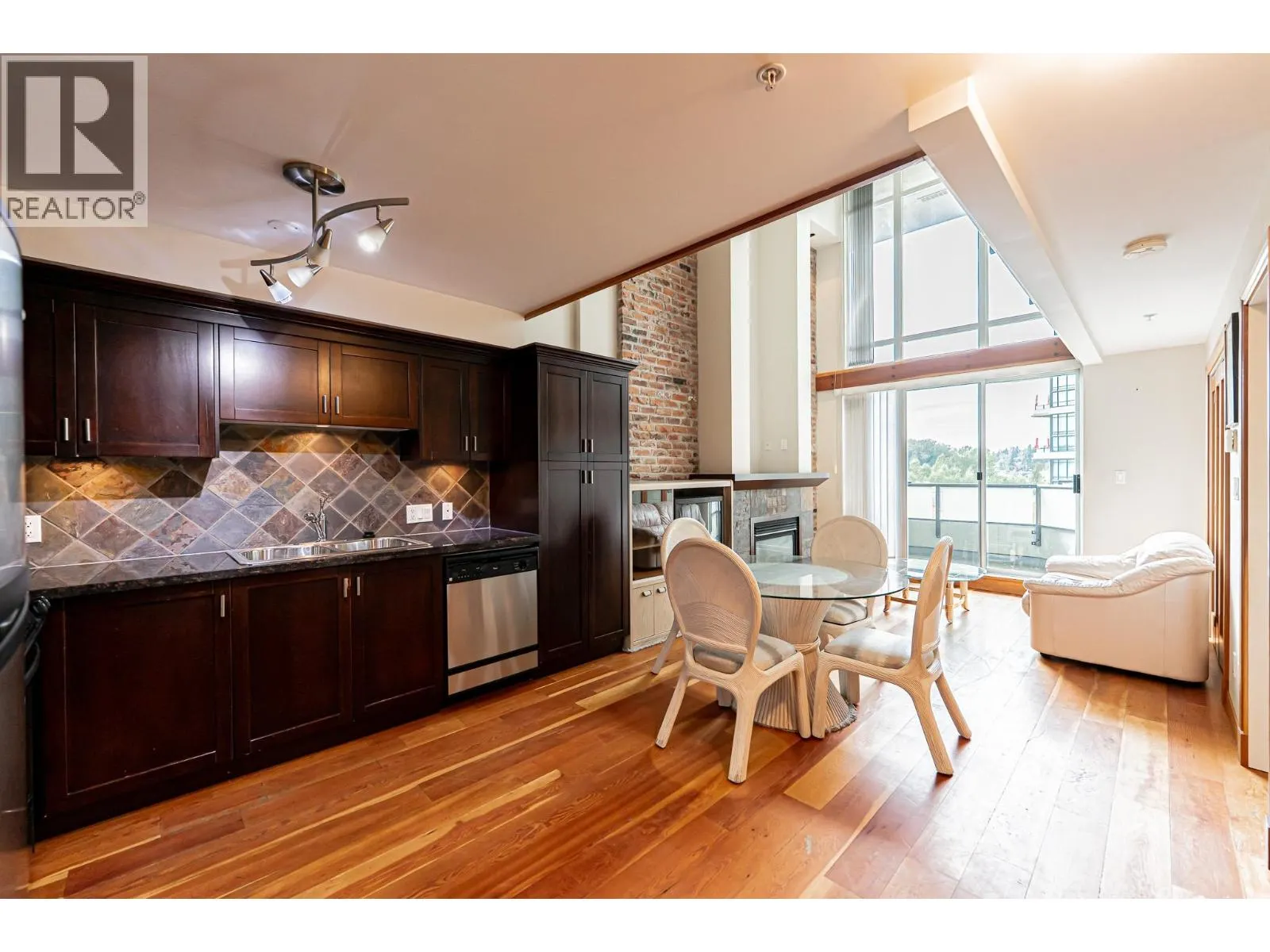 412 10 RENAISSANCE SQUARE