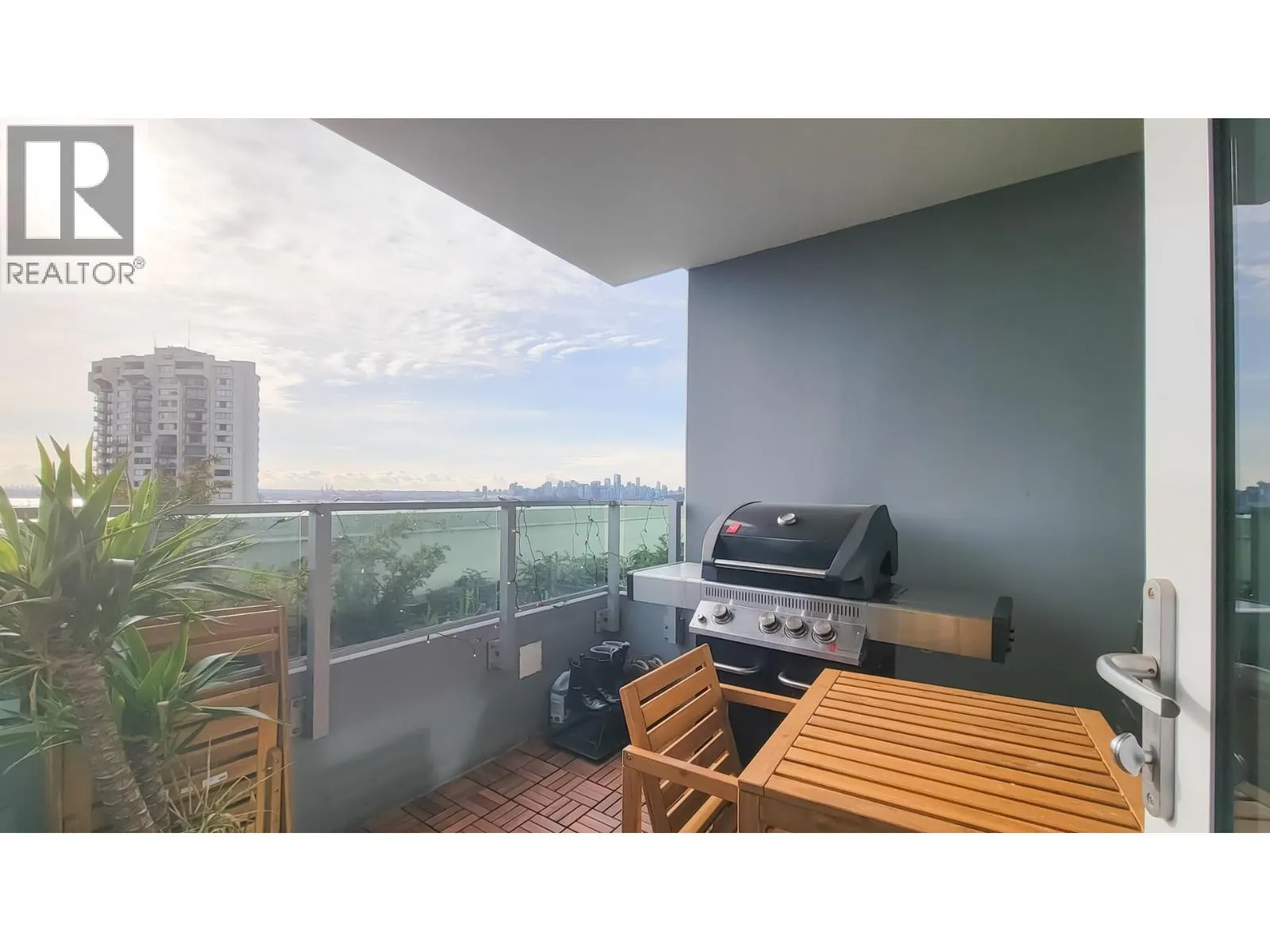 1302 1632 LIONS GATE LANE