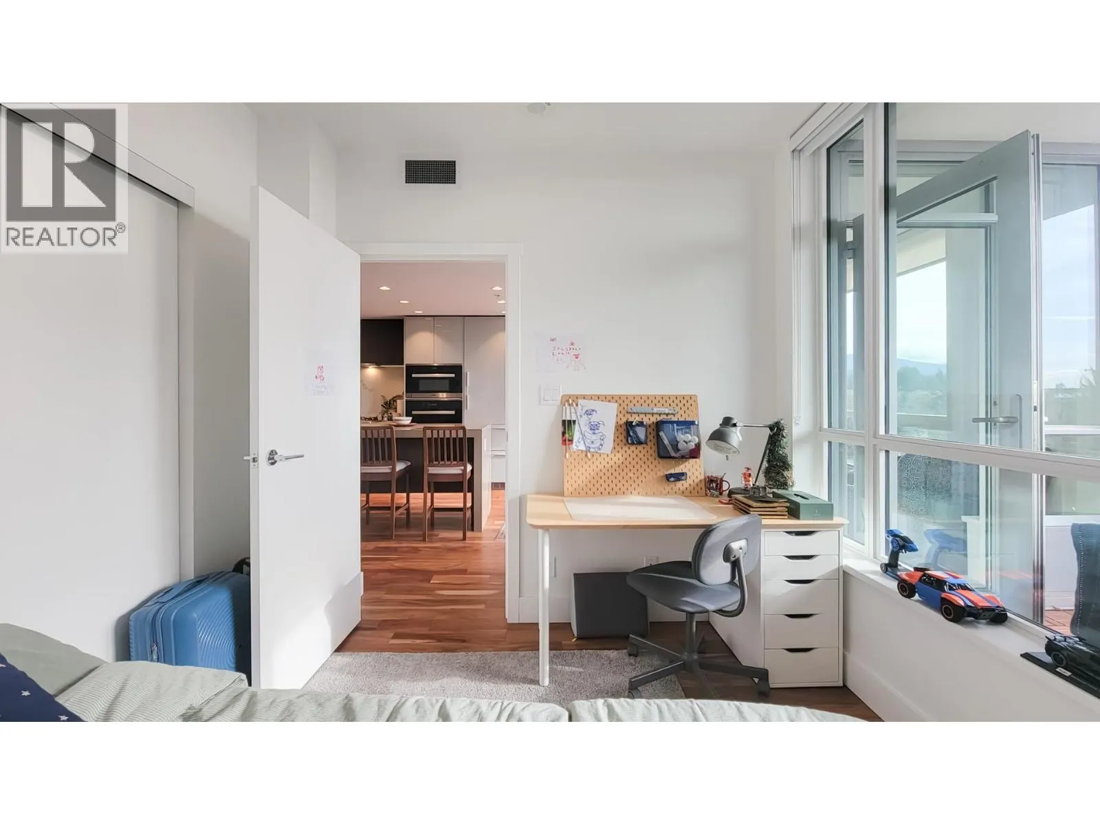 1302 1632 LIONS GATE LANE