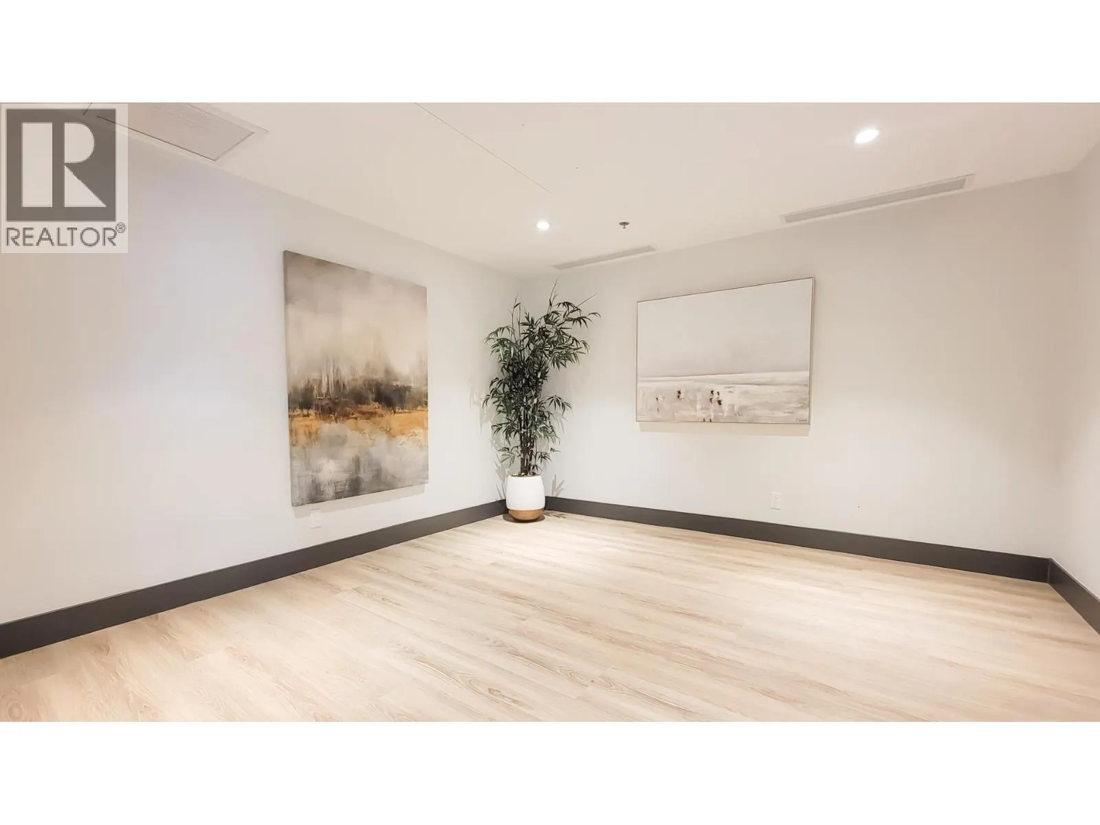 1302 1632 LIONS GATE LANE