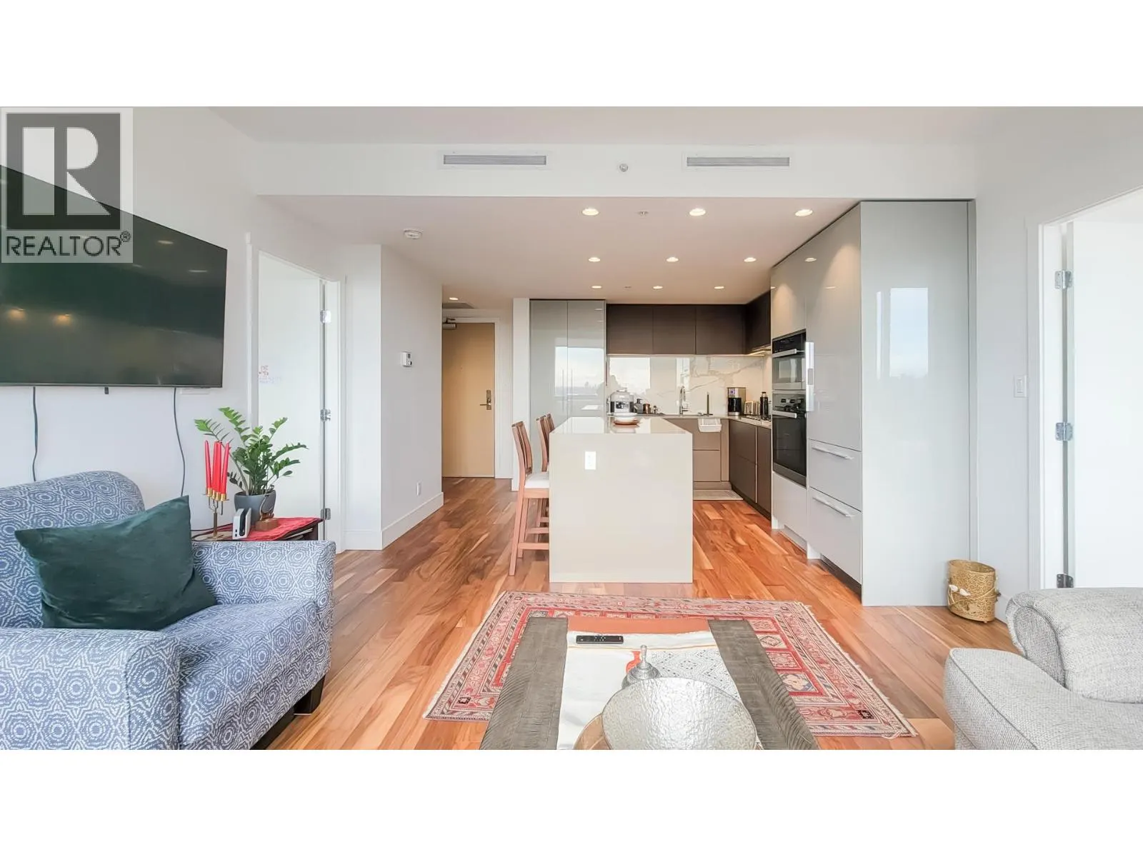 1302 1632 LIONS GATE LANE