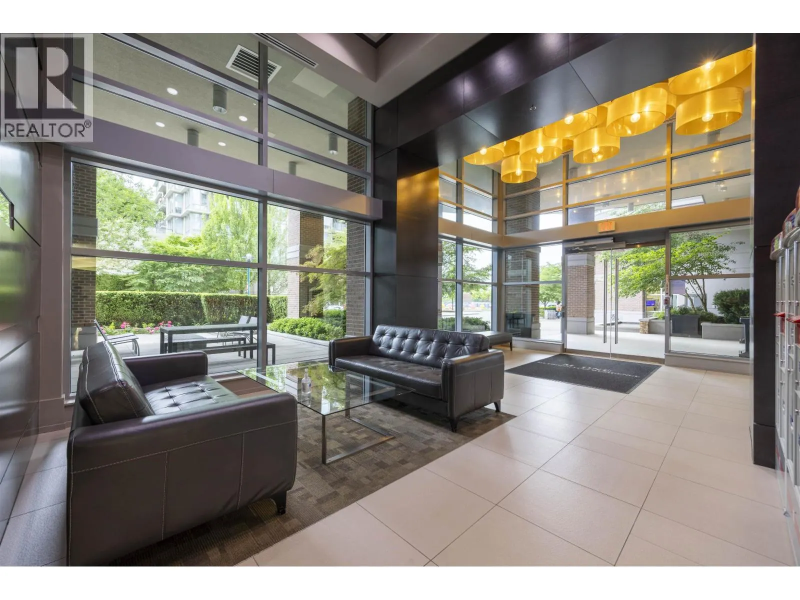 2002 1155 THE HIGH STREET