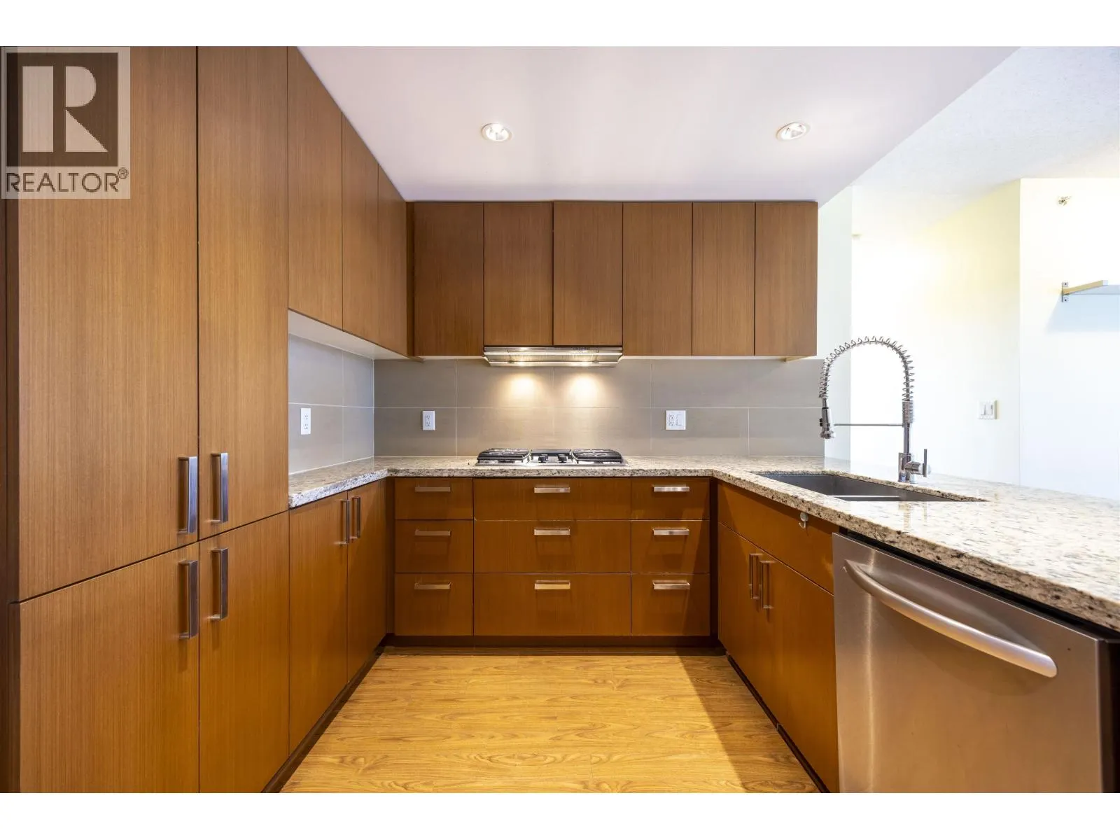 2002 1155 THE HIGH STREET