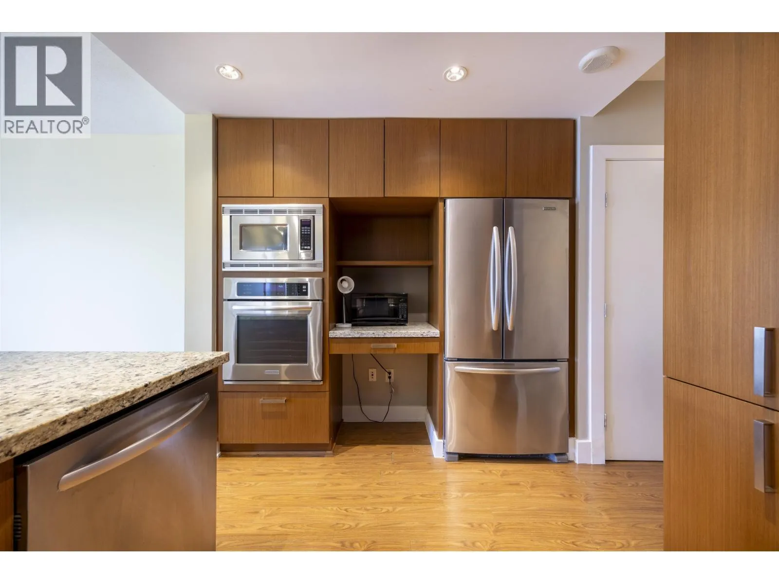 2002 1155 THE HIGH STREET