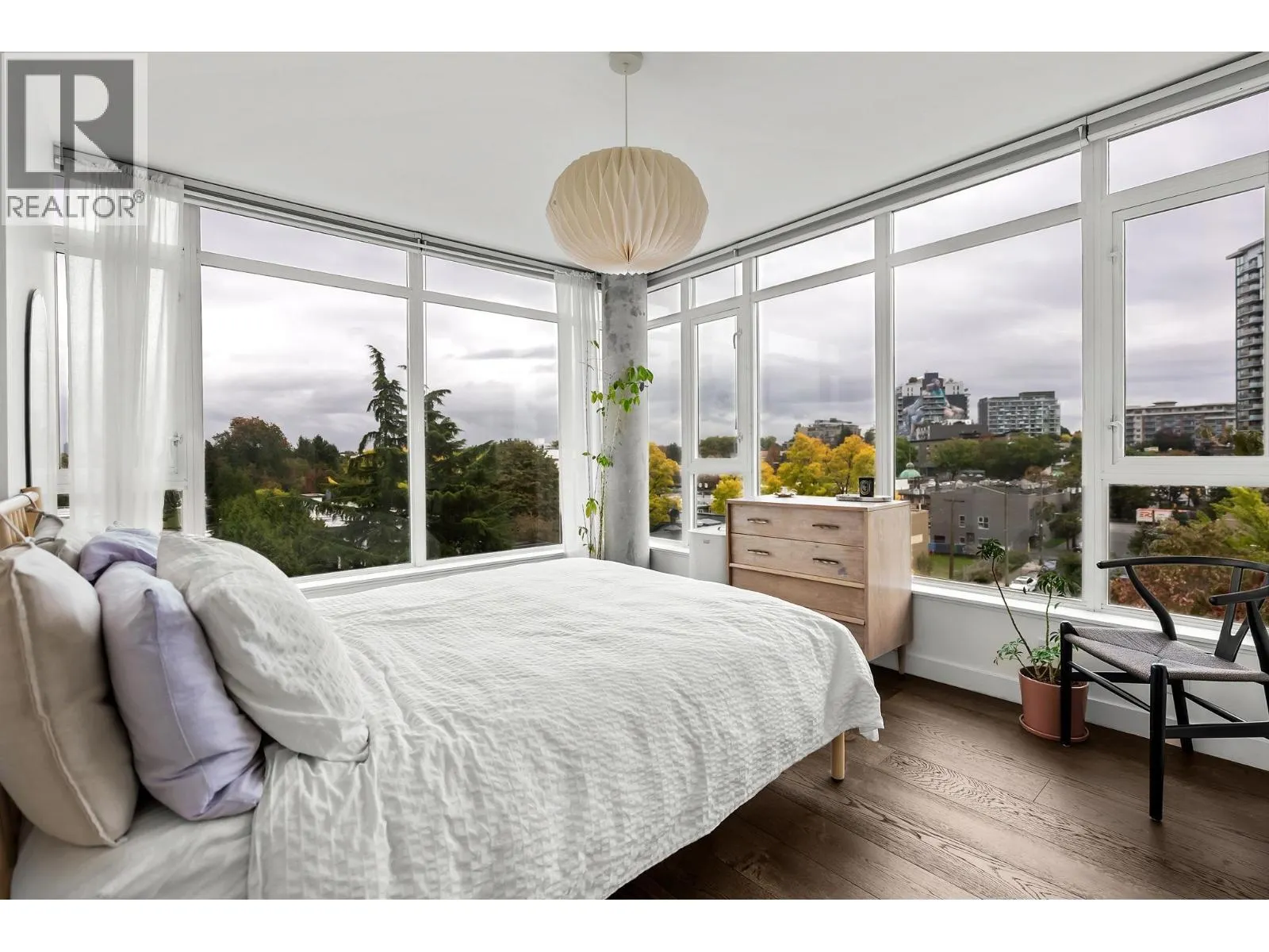 709 2321 SCOTIA STREET