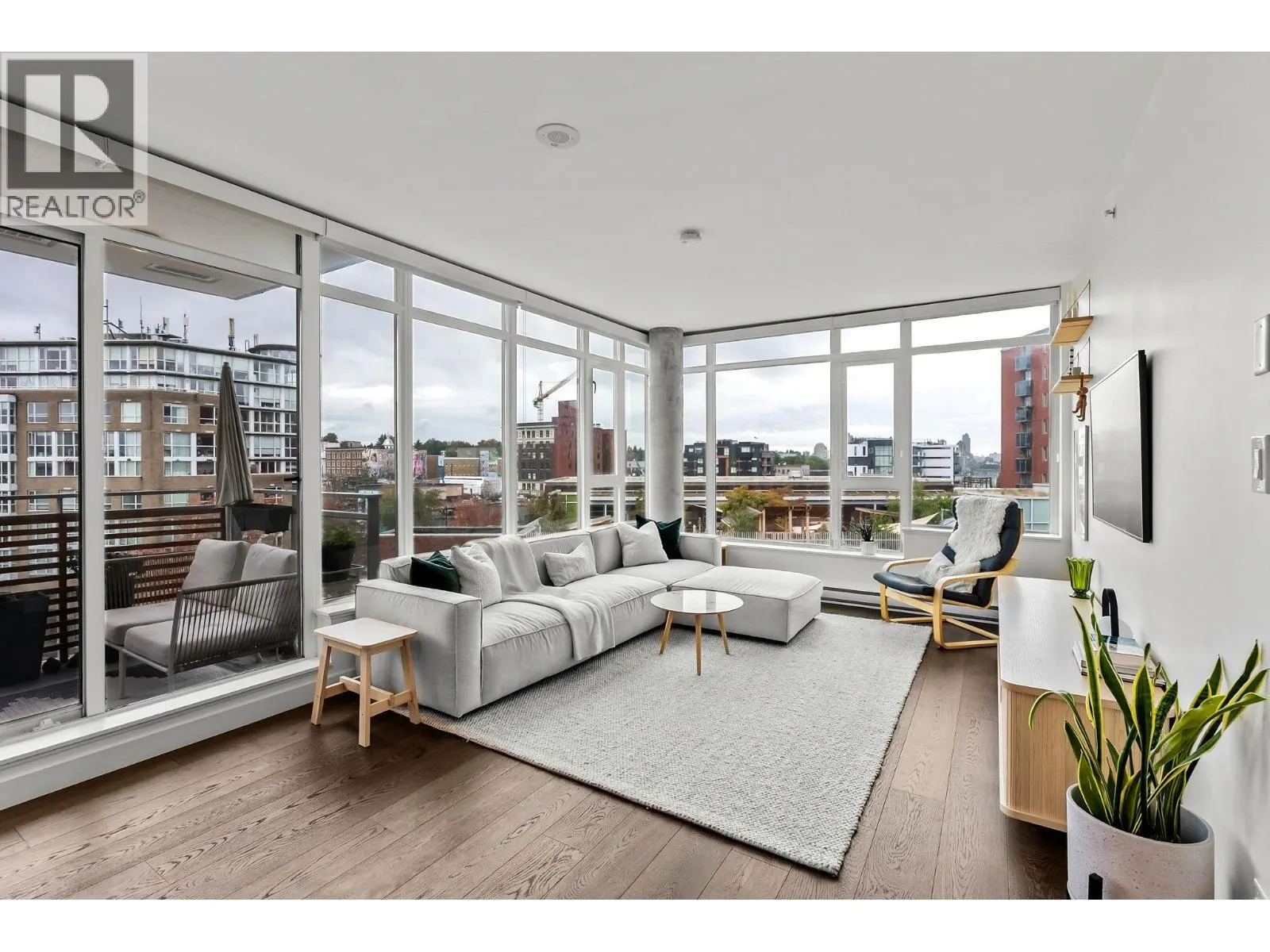 709 2321 SCOTIA STREET