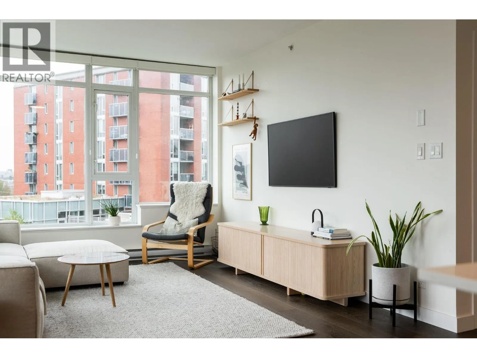 709 2321 SCOTIA STREET