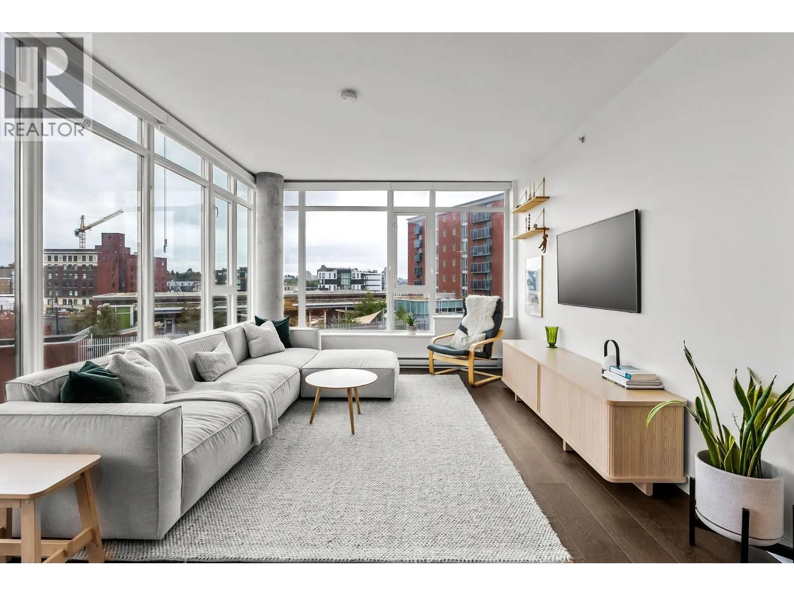 709 2321 SCOTIA STREET