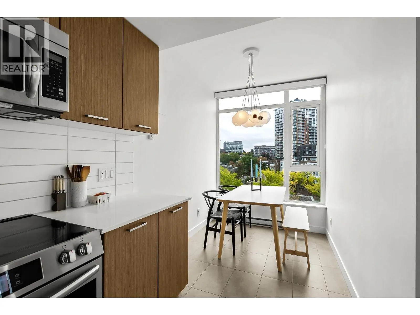 709 2321 SCOTIA STREET