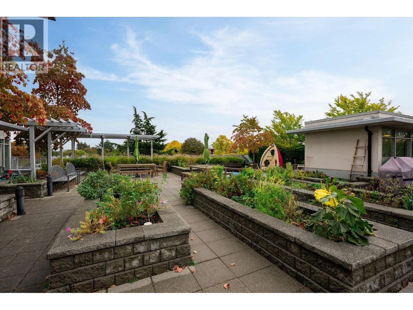 709 2321 SCOTIA STREET