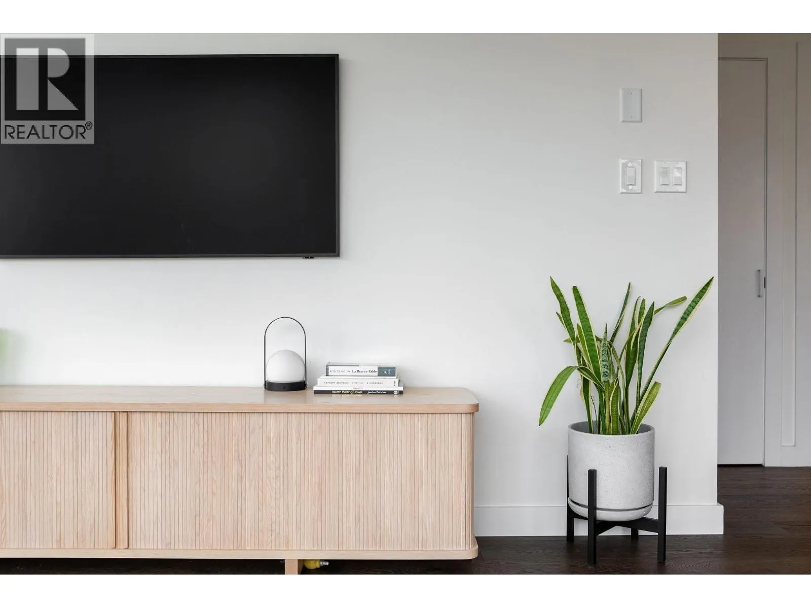 709 2321 SCOTIA STREET