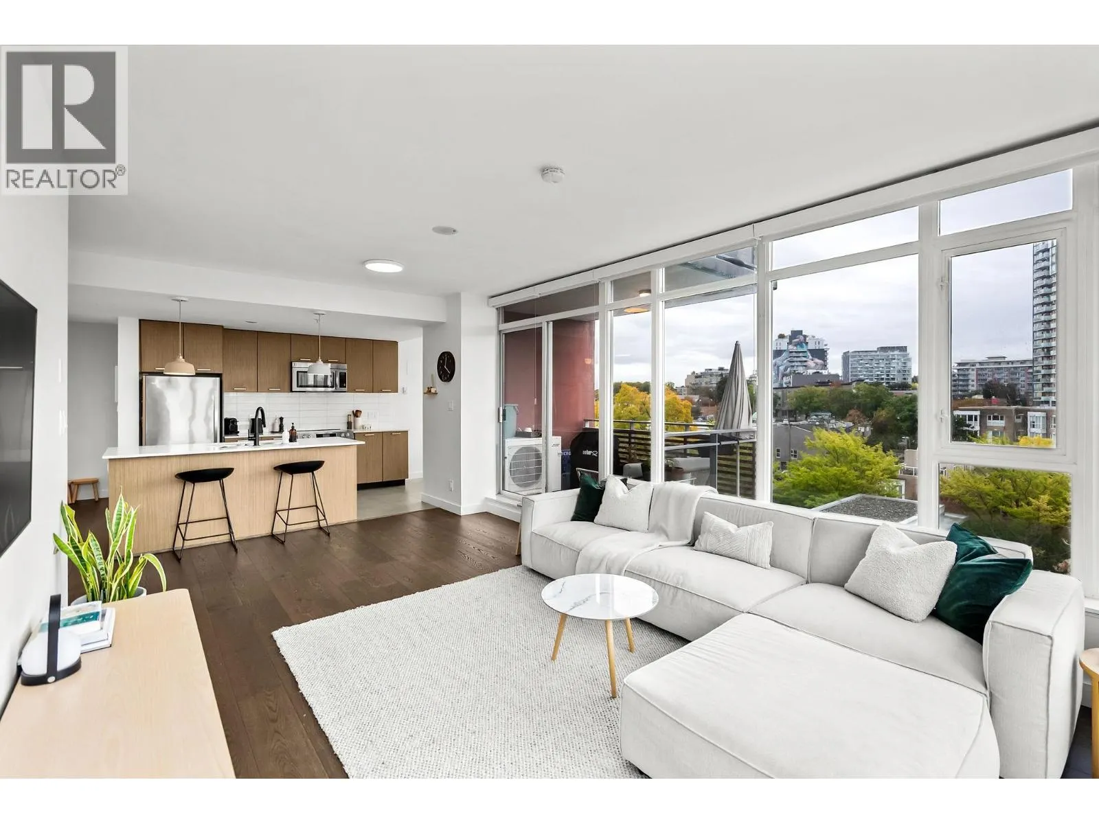 709 2321 SCOTIA STREET