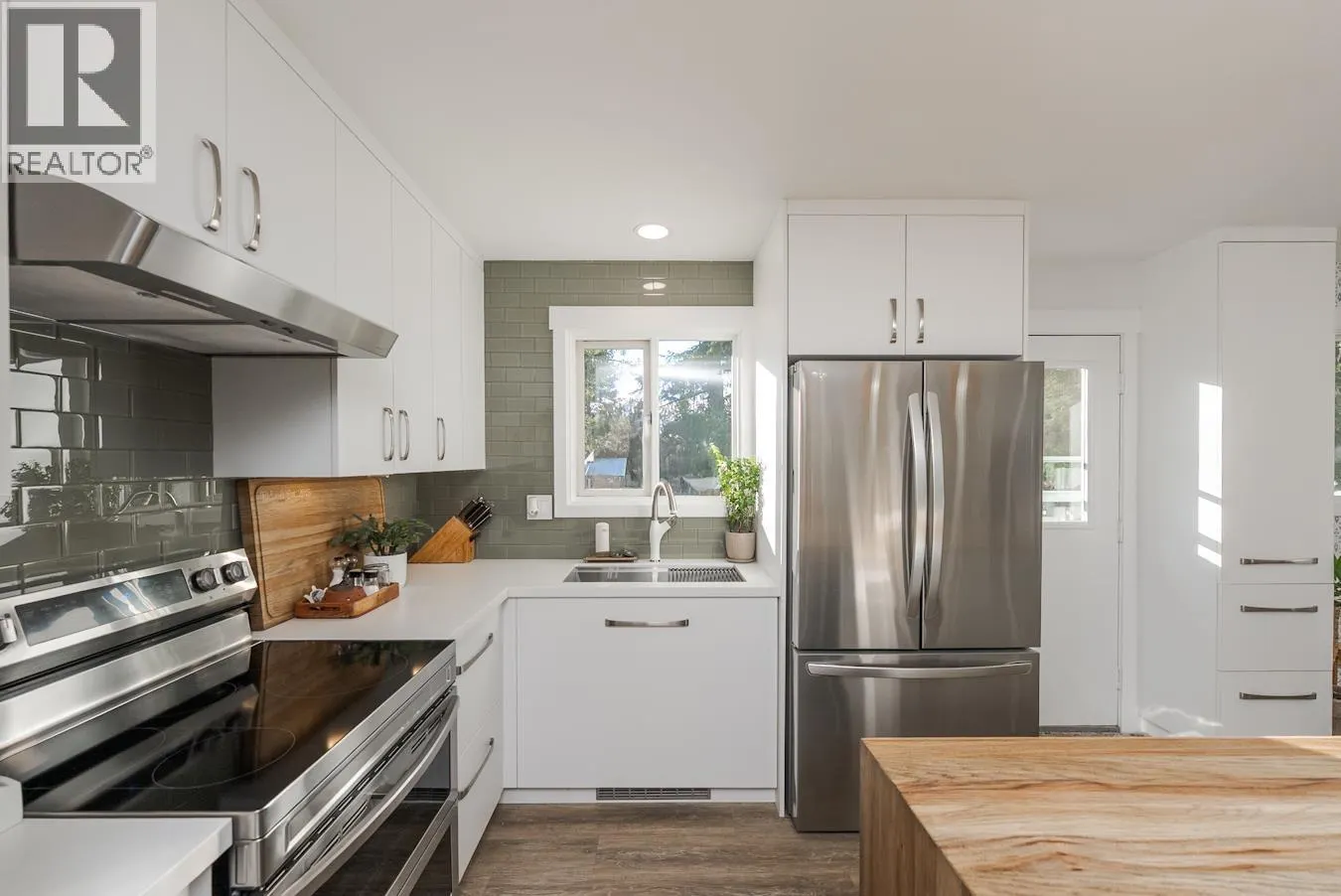 7733 LANCASTER CRESCENT