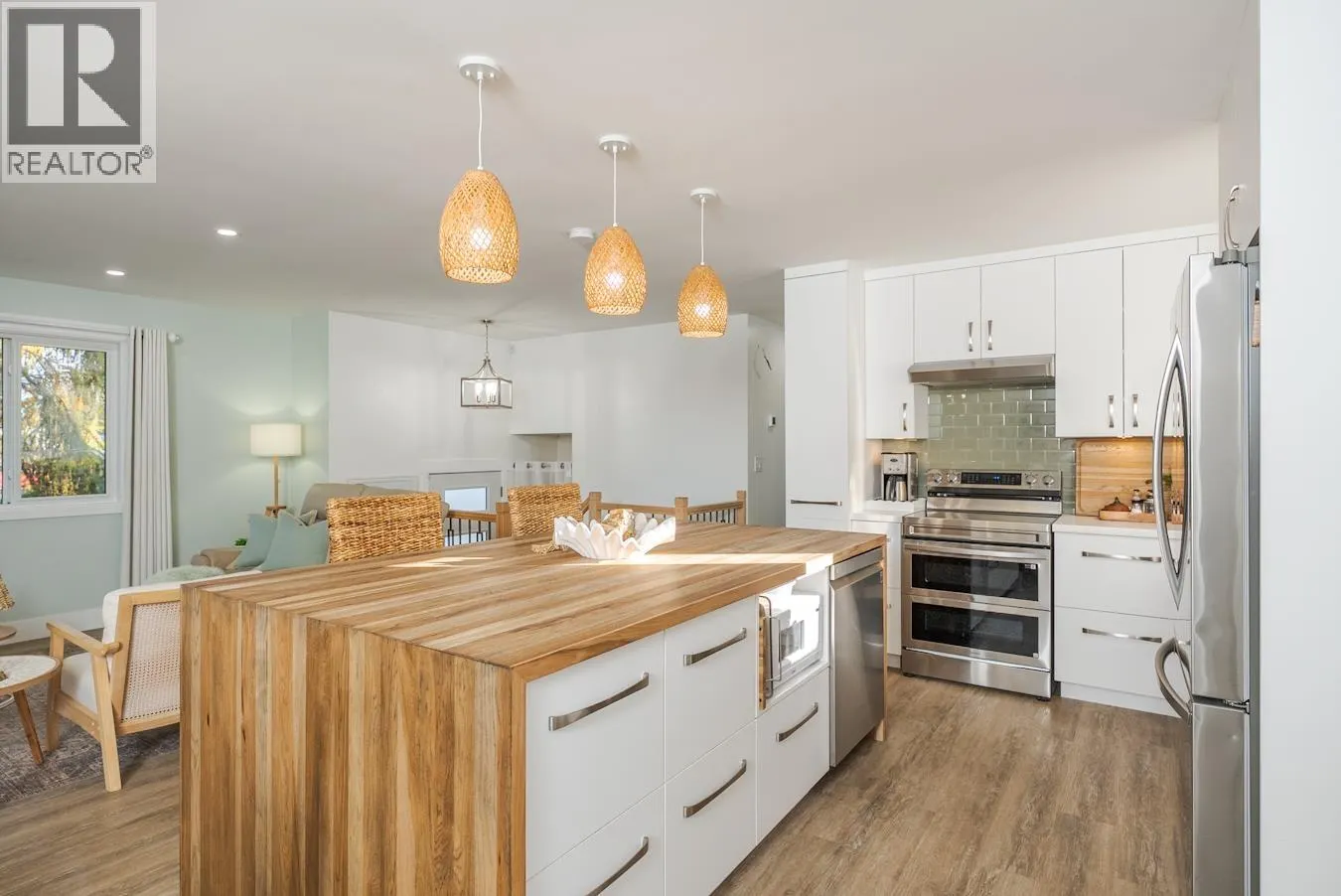 7733 LANCASTER CRESCENT