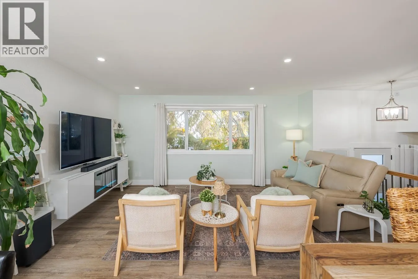 7733 LANCASTER CRESCENT