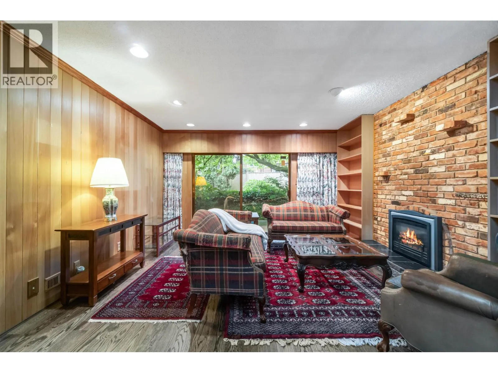 4262 YUCULTA CRESCENT