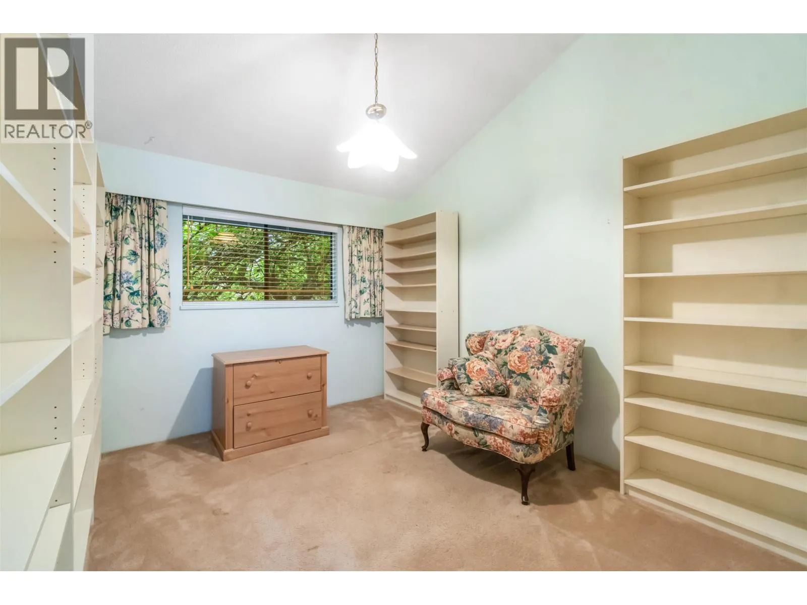 4262 YUCULTA CRESCENT