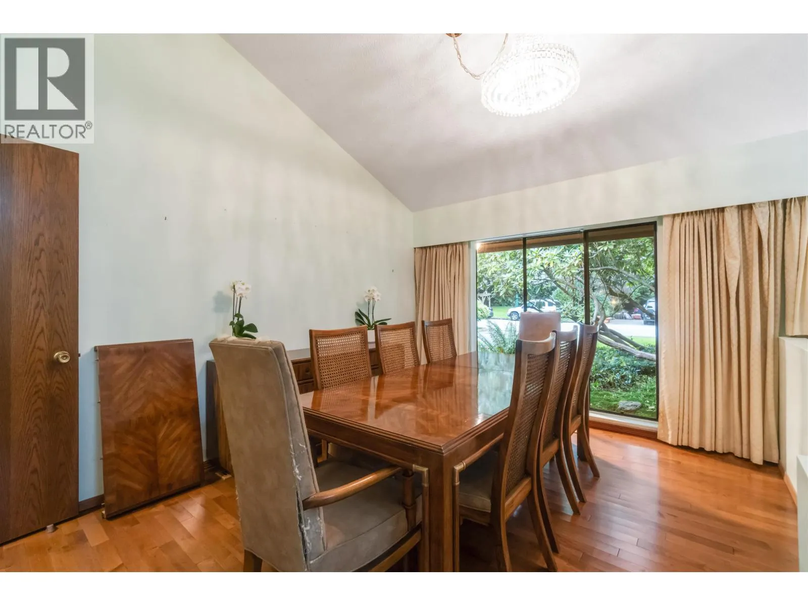 4262 YUCULTA CRESCENT