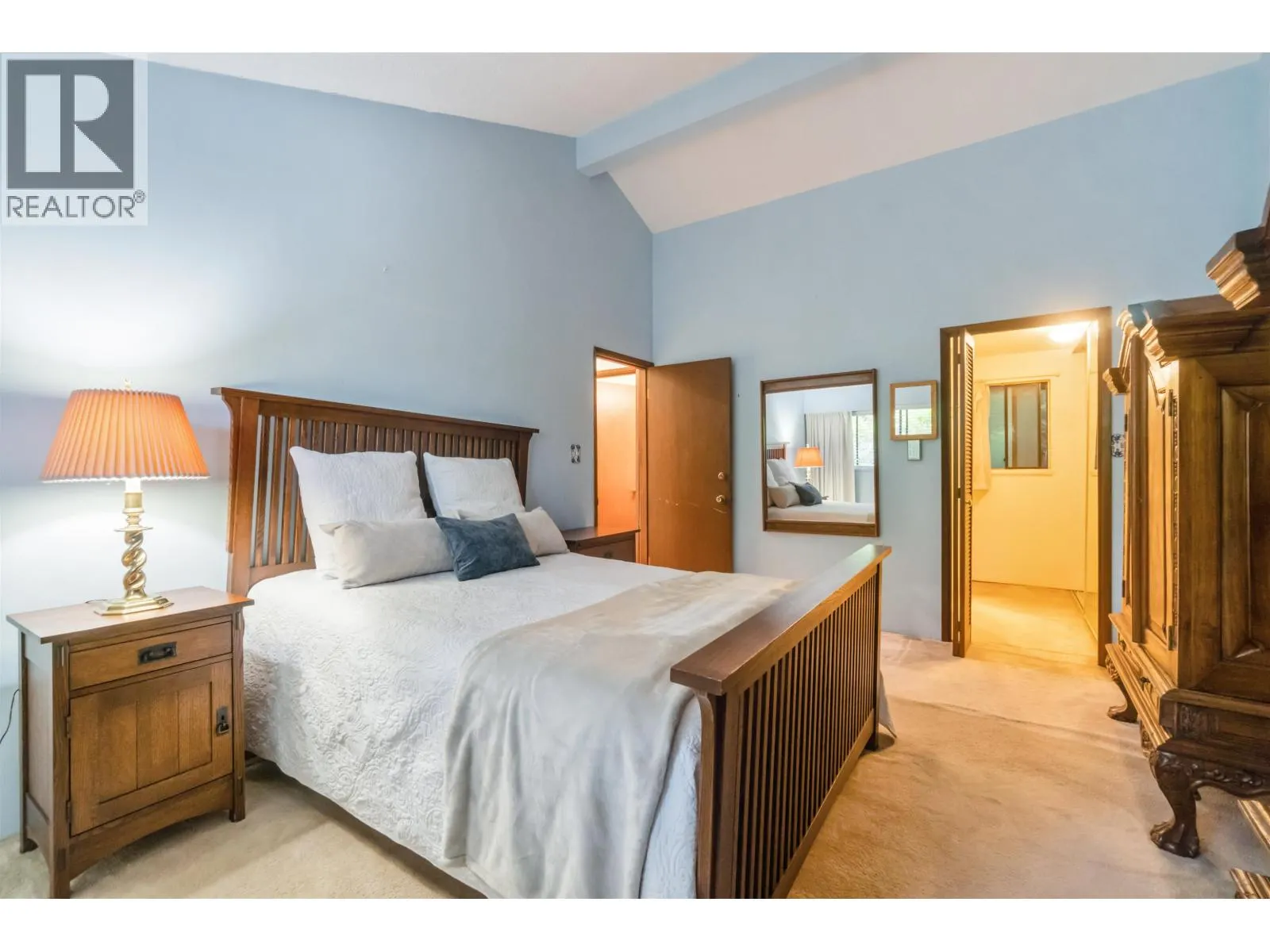 4262 YUCULTA CRESCENT