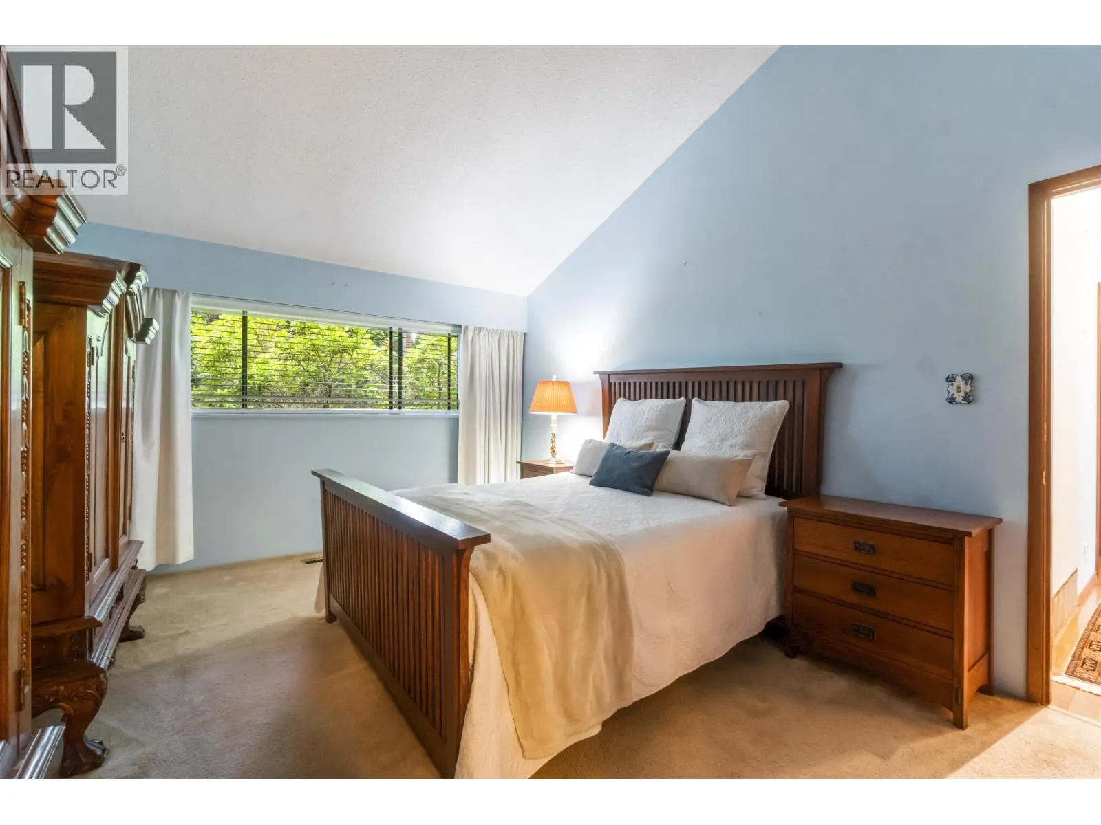 4262 YUCULTA CRESCENT