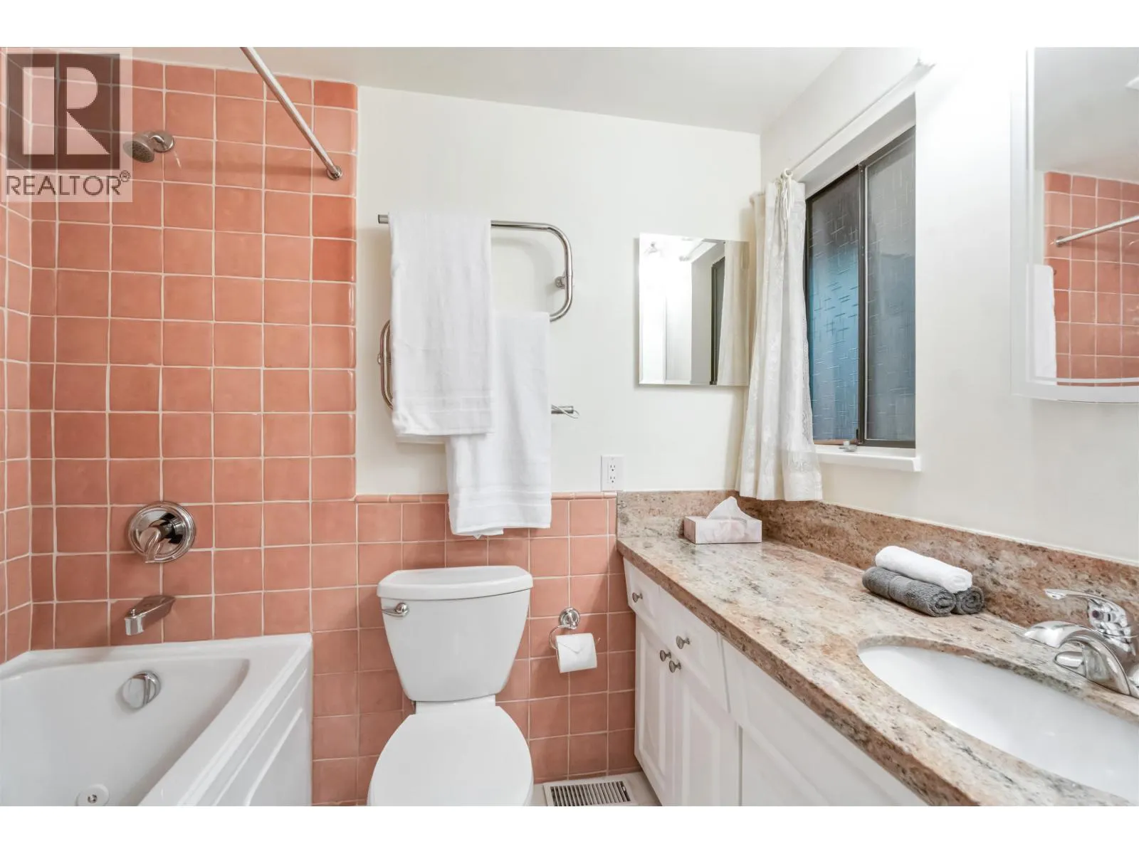 4262 YUCULTA CRESCENT