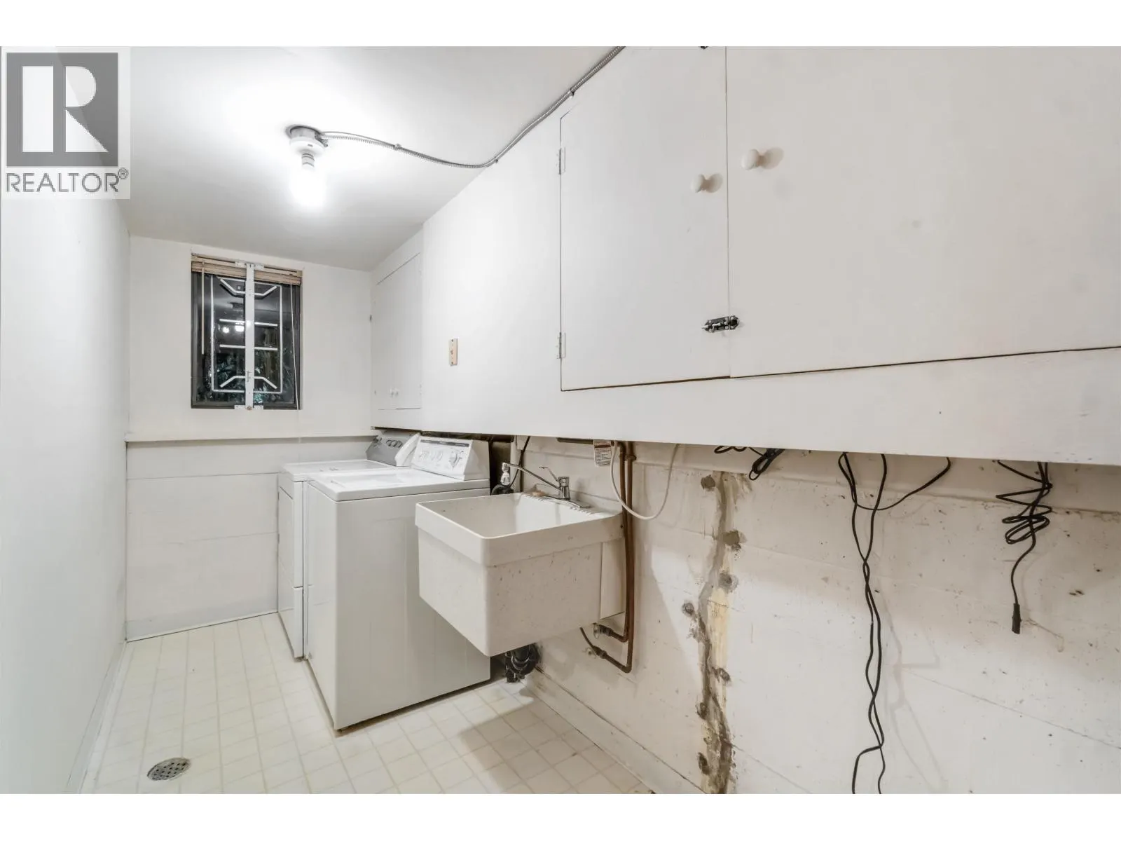 4262 YUCULTA CRESCENT